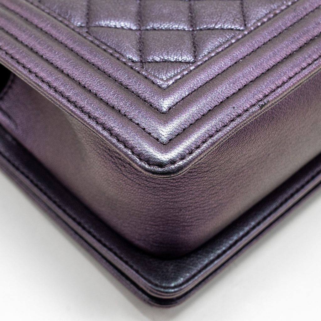 CHANEL MEDIUM BOY BAG GOATSKIN IRIDESCENT PURPLE MULTICOLOUR HARDWARE