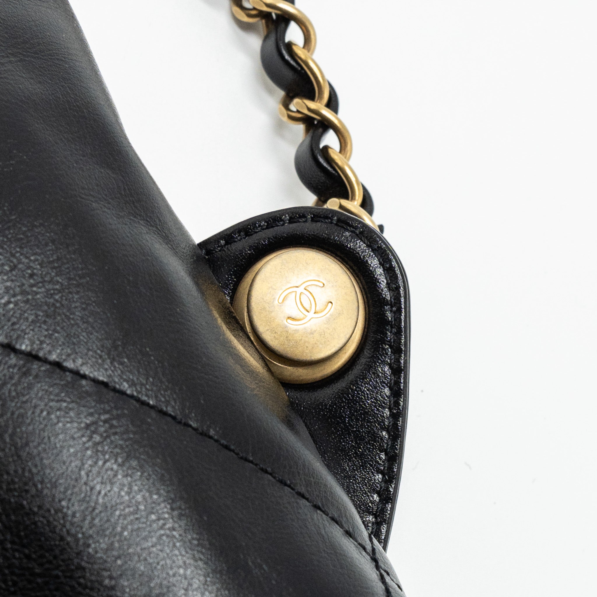 CHANEL 22 BACKPACK SHINY CALFSKIN BLACK GHW(MICROCHIP)
