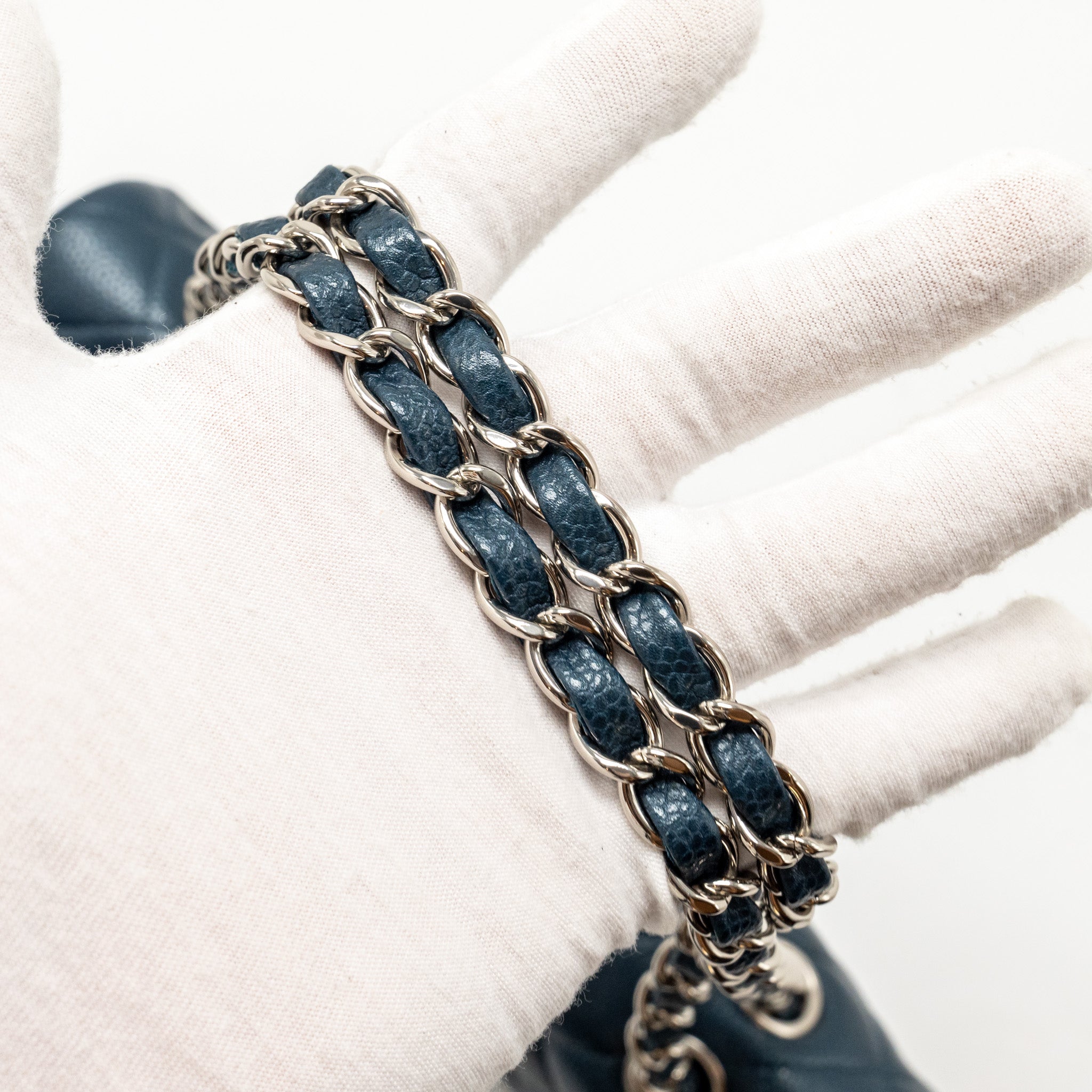 CHANNEL MEDIUM CLASSIC DOUBLE FLAP BAG CAVIAR METALLIC DARK BLUE SHW