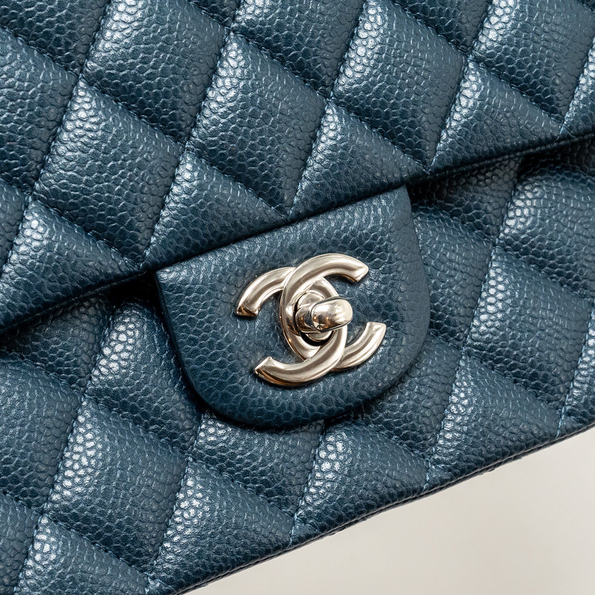 CHANNEL MEDIUM CLASSIC DOUBLE FLAP BAG CAVIAR METALLIC DARK BLUE SHW