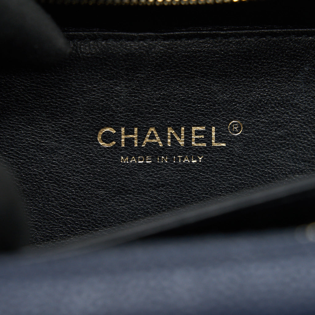 CHANEL VANITY CASE IN SMALL NAVY