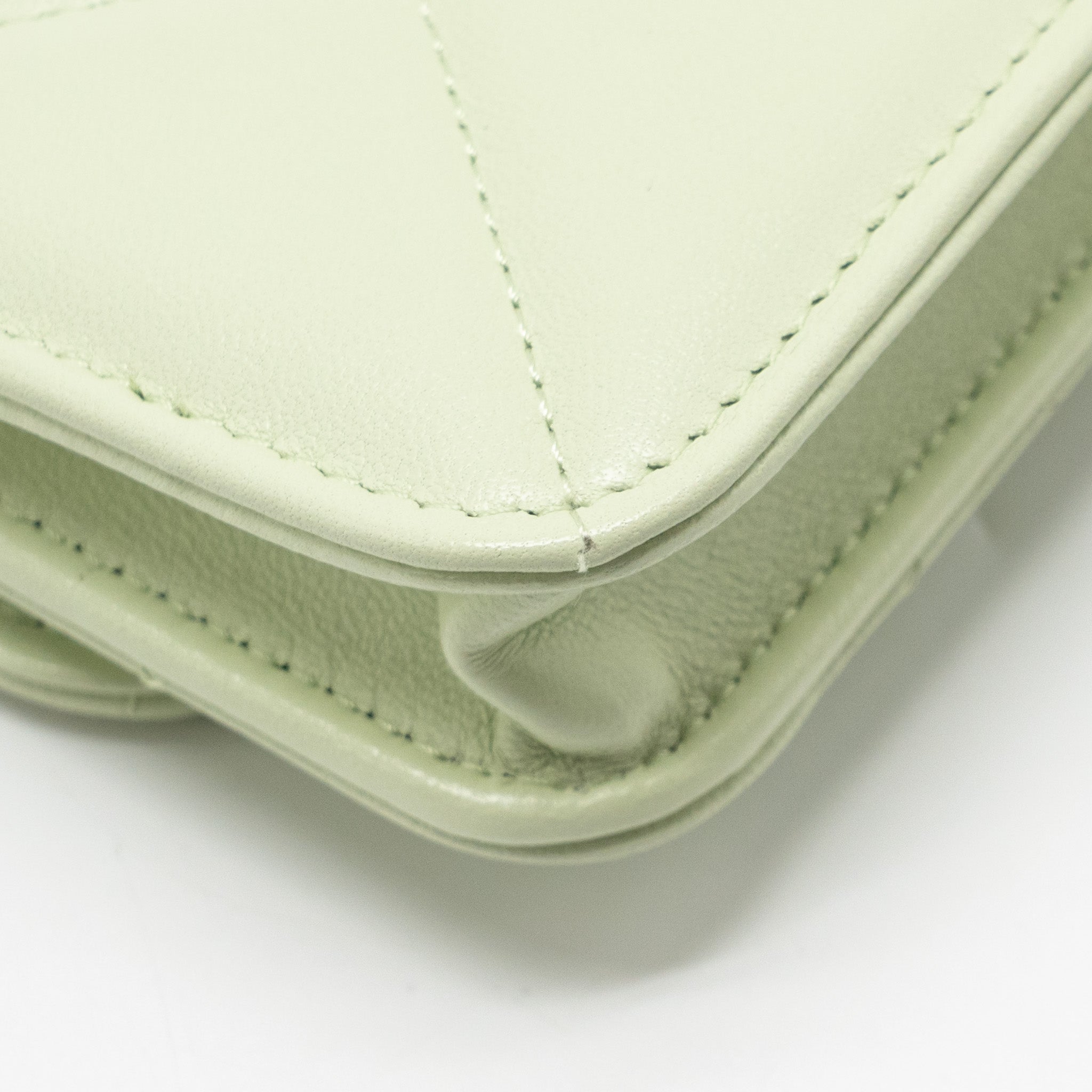 CHANEL 19 MINI CLUTCH WITH CHAIN LAMBSKIN LIGHT GREEN MULTICOLOUR HARDWARE
