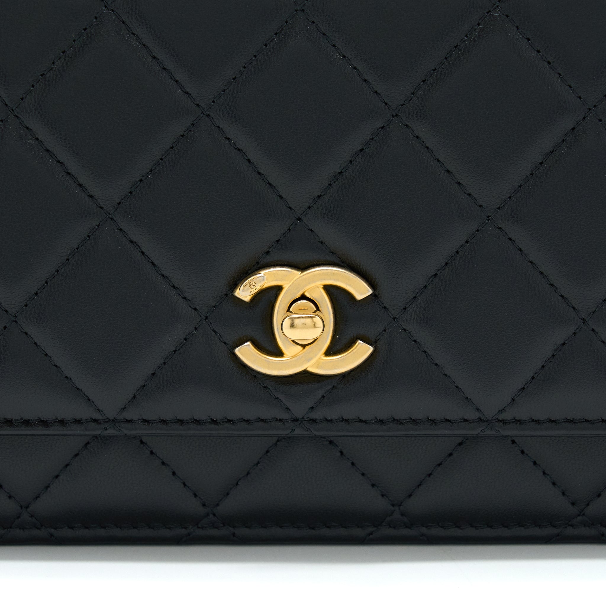CHANEL 21S WALLET ON CHAIN WITH PEARL/CC LOGO ROUND HANDLE LAMBSKIN BLACK BRUSHED GHW