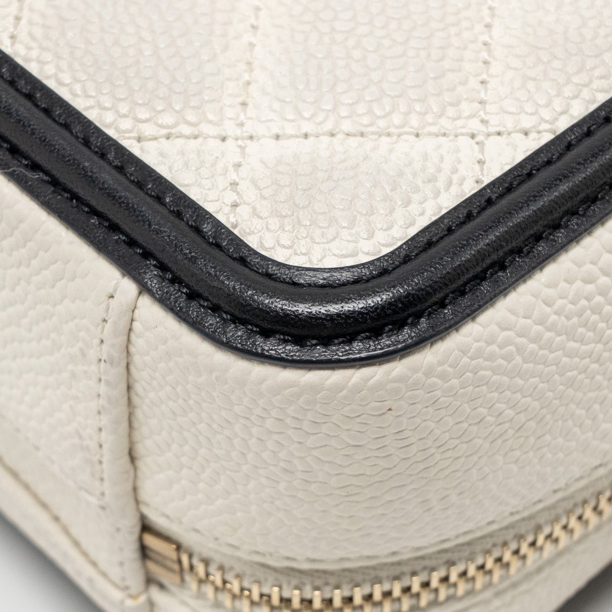 CHANEL CC FILIGREE VANITY CASE CAVIAR WHITE/BLACK GHW