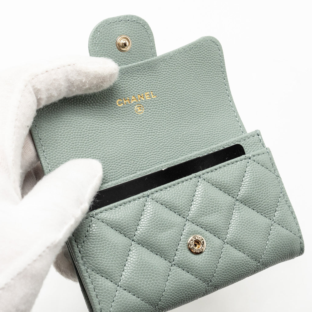 CHANEL CLASSIC FLAP CARD HOLDER CAVIAR LIGHT GREEN LGHW(MICROCHIP)