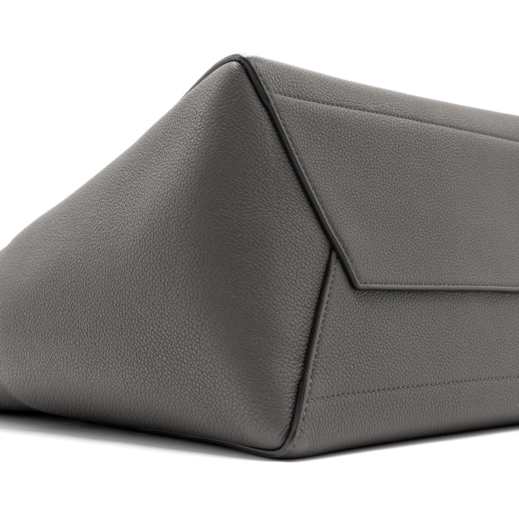 CELINE SANGLE BUCKET GRAINED CALFSKIN GREY GHW