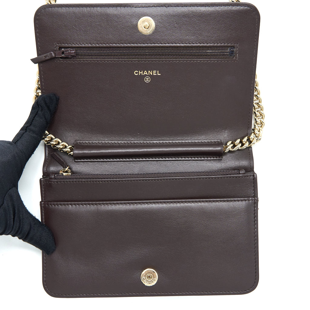 CHANEL BOY WALLET ON CHAIN GRAINED CALFSKIN BROWN LGHW (MICROCHIP)