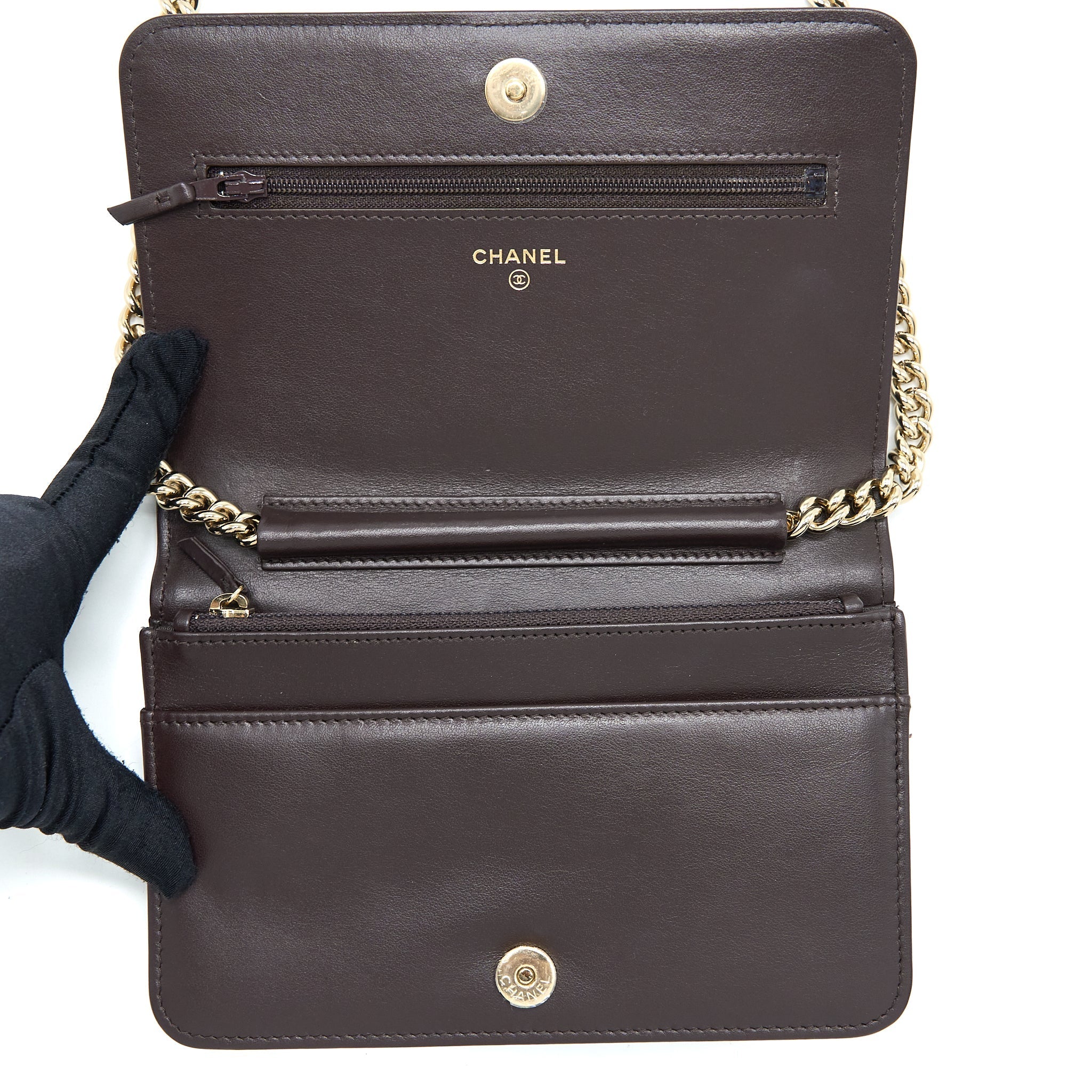 CHANEL BOY WALLET ON CHAIN GRAINED CALFSKIN BROWN LGHW (MICROCHIP)