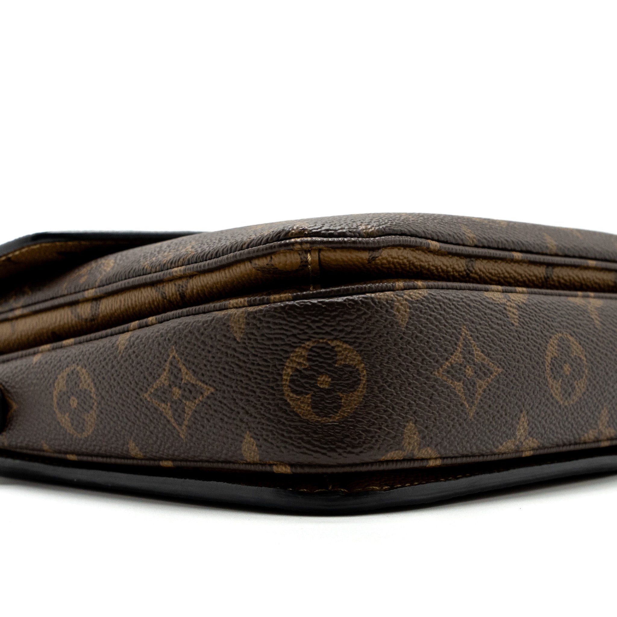 LOUIS VUITTON POCHETTE MÉTIS REVERSE MONOGRAM CANVAS GHW