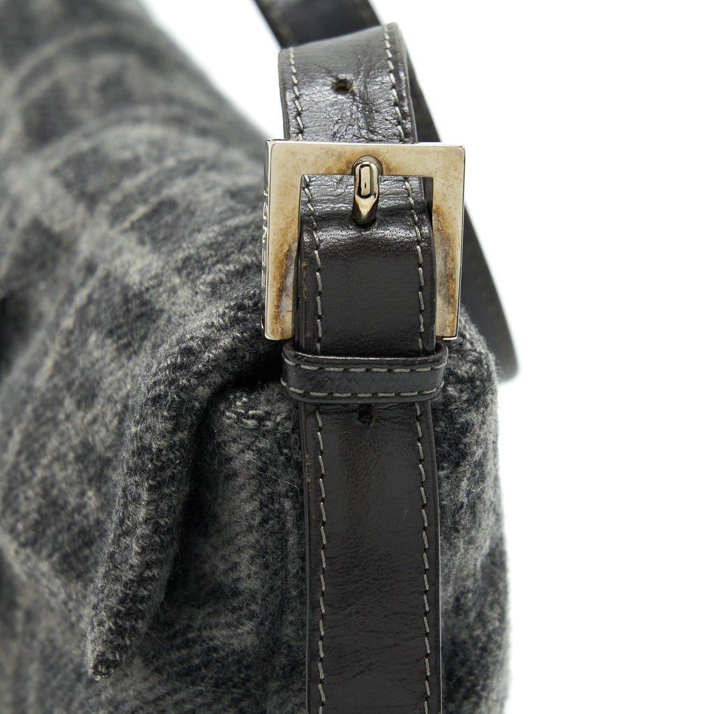 FENDI BAGUETTE IN SOFT TWEED GREY