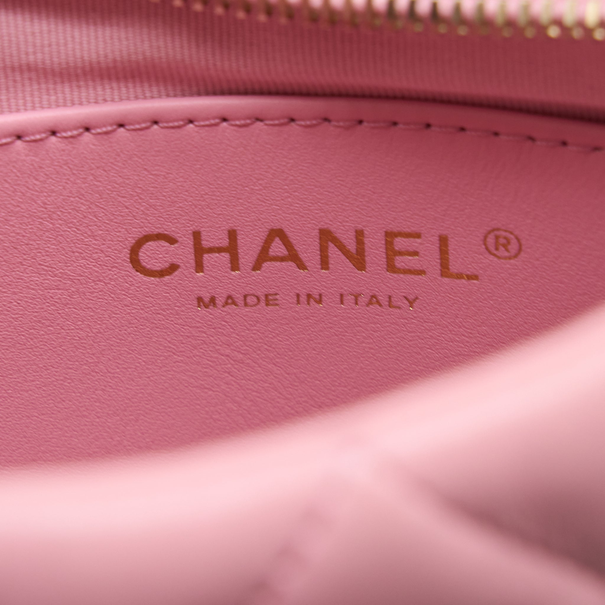 CHANEL 22K HOBO BAG LOGO CHAIN LAMBSKIN PINK GHW (MICROCHIP)