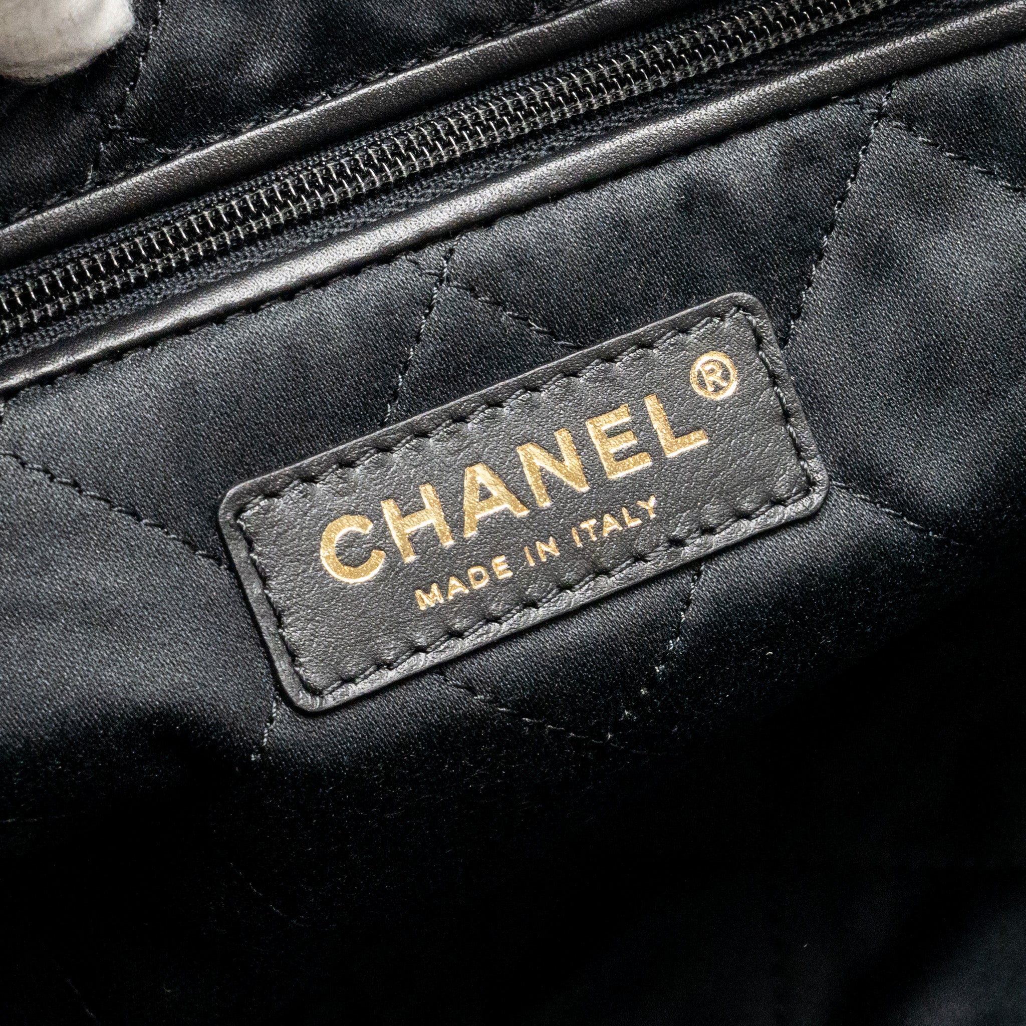 CHANEL SMALL 22 BAG SHINY CALFSKIN BLACK GHW(MICROCHIP)