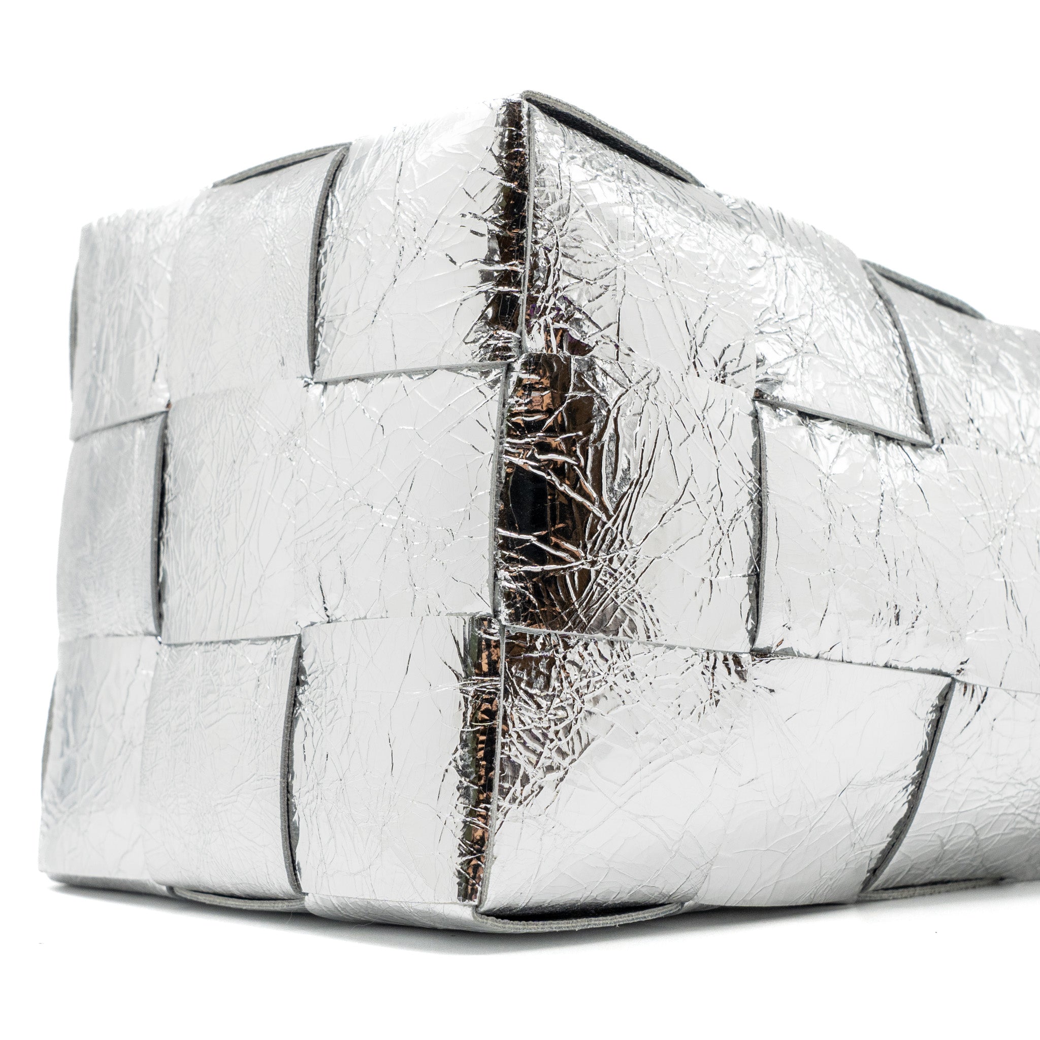 BOTTEGA VENETA SMALL CASSETTE CROSS-BODY BUCKET CALFSKIN SILVER SHW