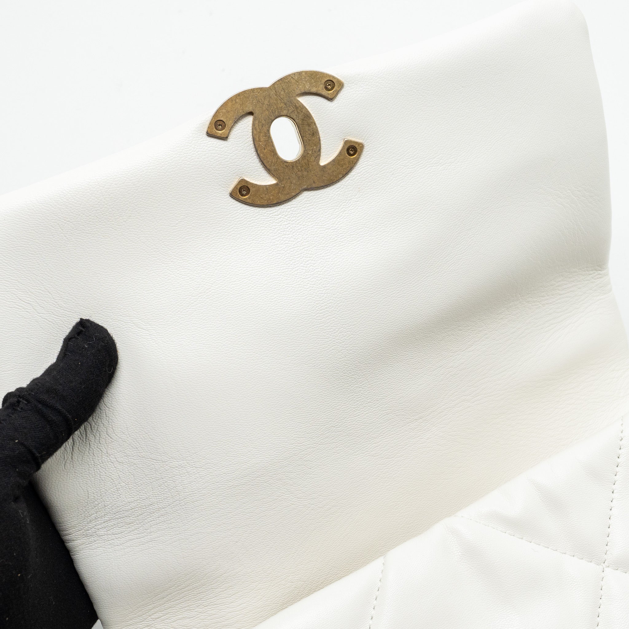 CHANEL SMALL 19 BAG SHINY GOATSKIN WHITE MULTICOLOURED HARDWARE