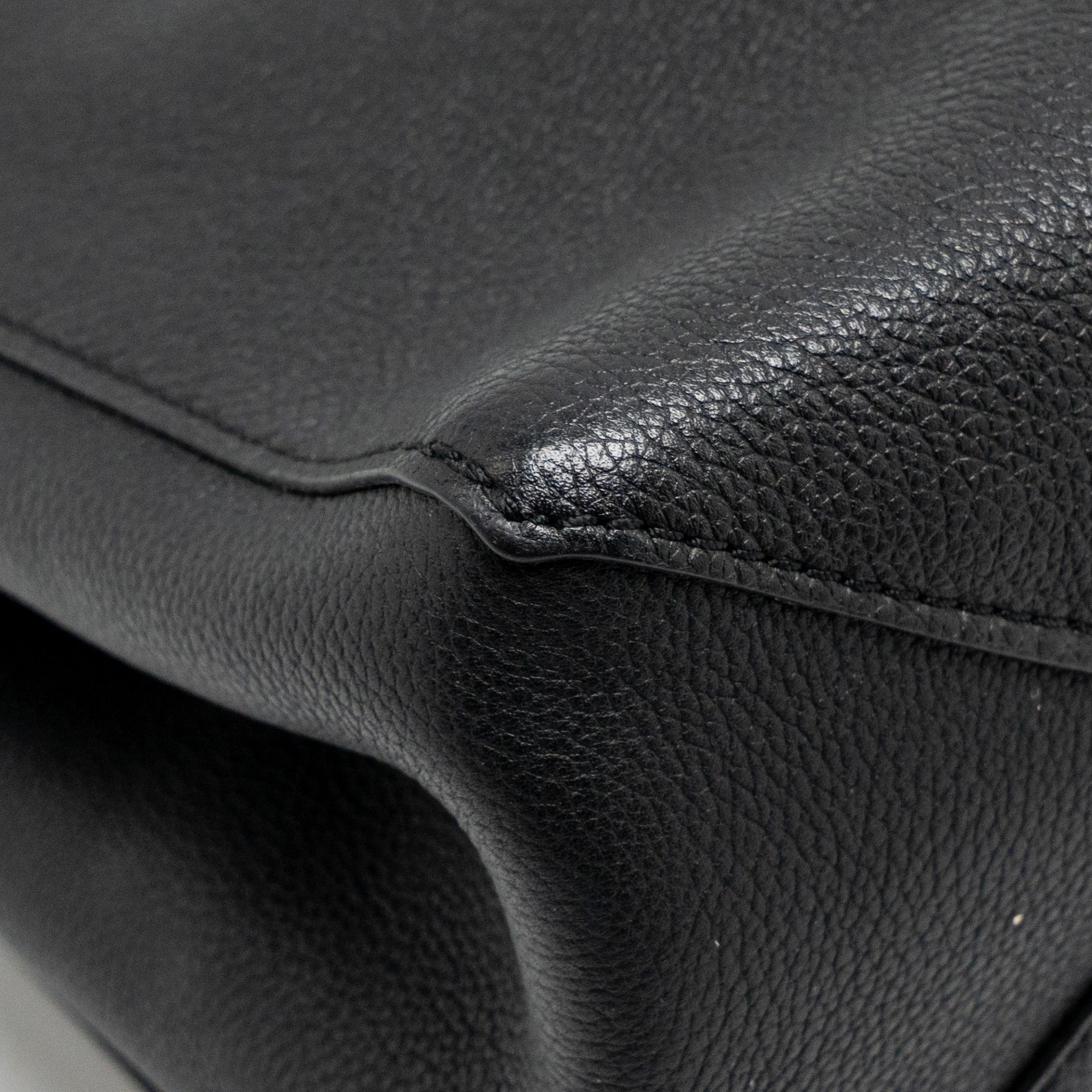 LOUIS VUITTON LOCK ME BAG CALFSKIN BLACK SHW