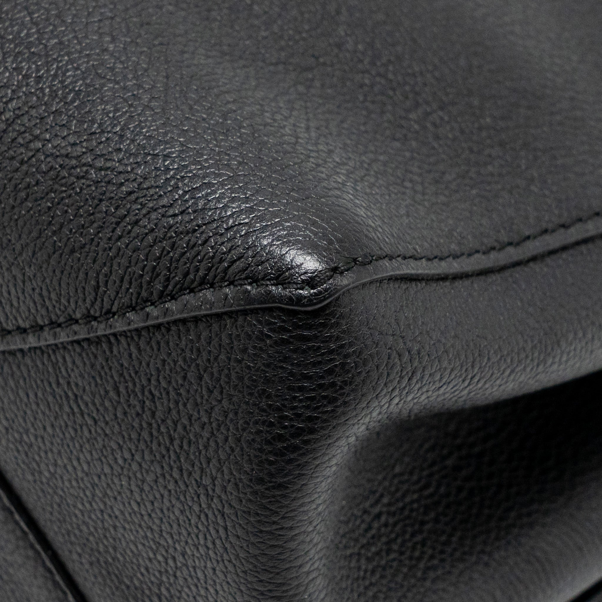 LOUIS VUITTON LOCK ME BAG CALFSKIN BLACK SHW