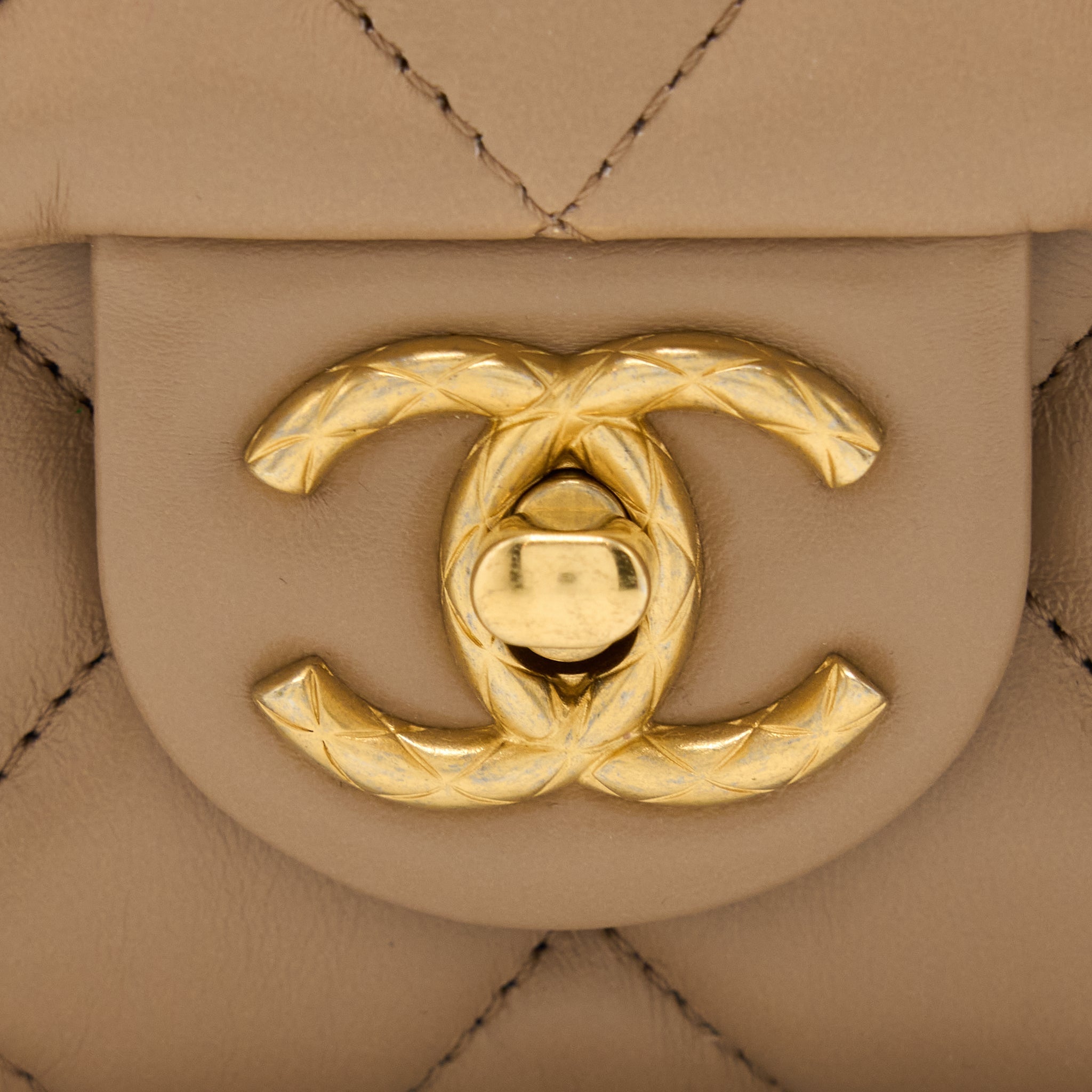 CHANEL 22K GOLD PILLAR ADJUSTABLE CHAIN FLAP BAG LAMBSKIN BEIGE GHW (MICROCHIP)