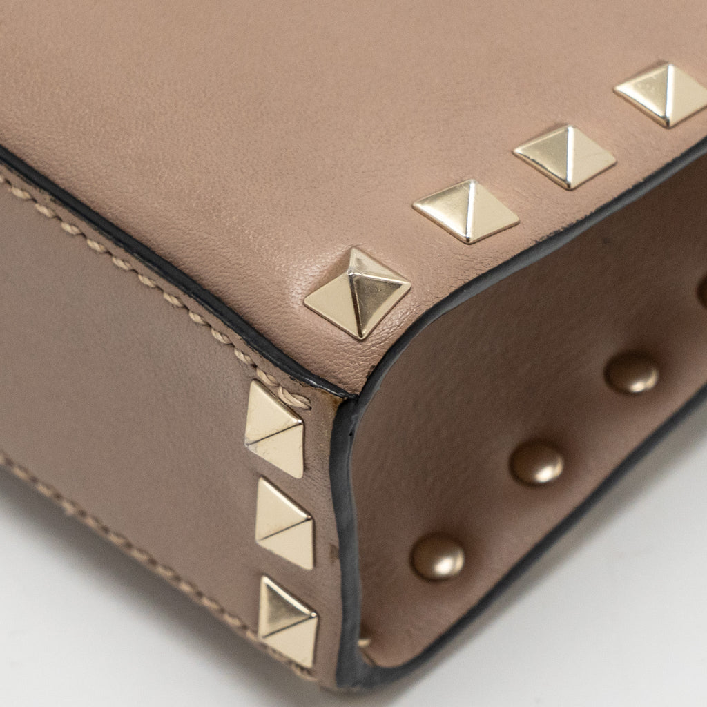VALENTINO SMALL ROCKSTUD CROSSBODY BAG CALFSKIN BEIGE LGHW