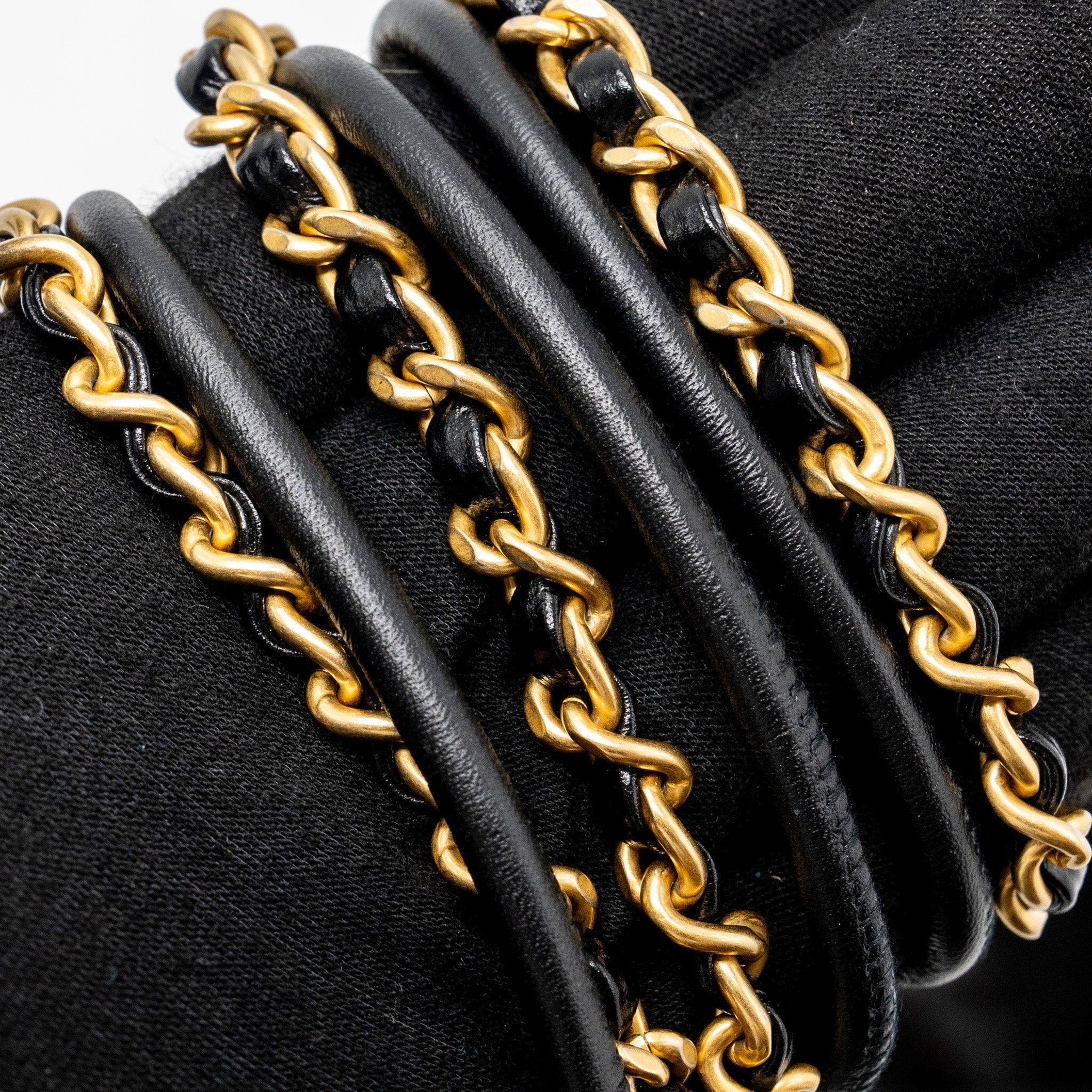 CHANEL MINI 22 BAG SHINY CALFSKIN BLACK GHW(MICROCHIP)