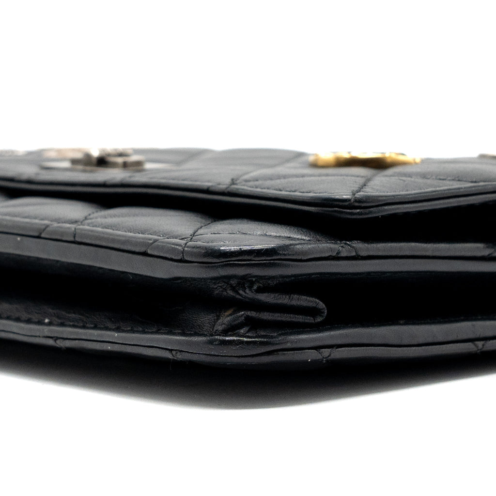 CHANEL 2.55 REISSUE LUCKY CHARMS WALLET ON CHAIN AGED CALFSKIN BLACK RUTHENIUM HARDWARE