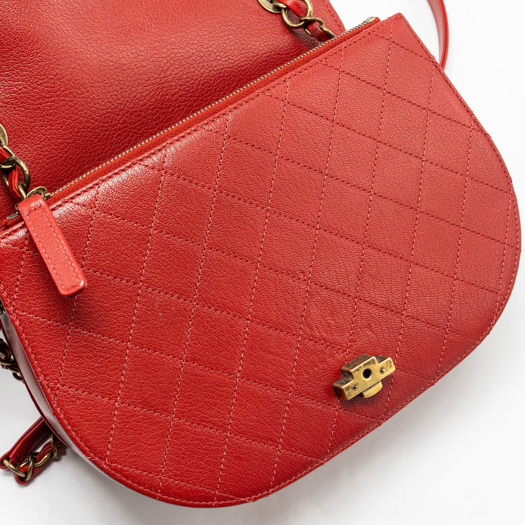 CHANEL MEDIUM COCO CURVE FLAP BAG CALFSKIN RED GHW