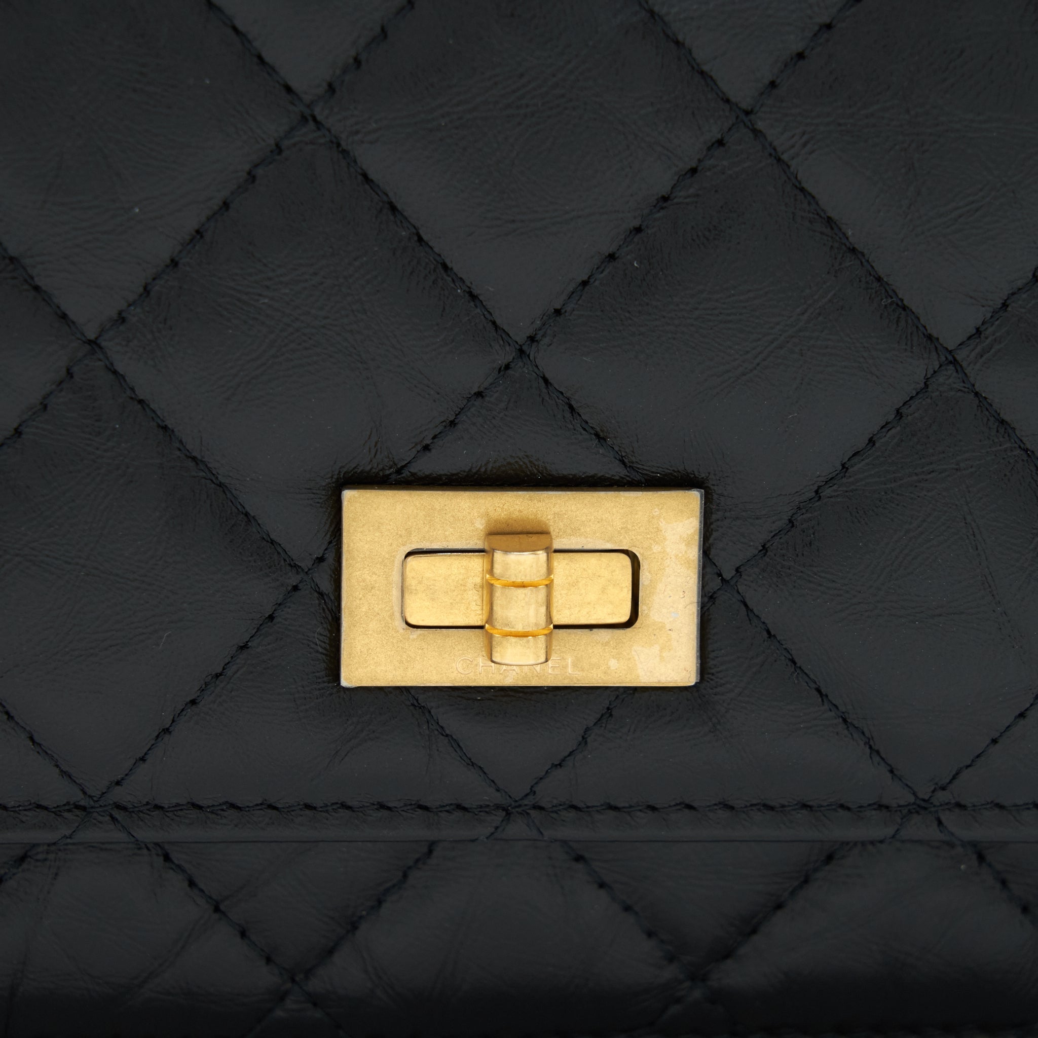 CHANEL 2.55 REISSUE WALLET ON CHAIN AGED CALFSKIN BLACK GHW (MICROCHIP)