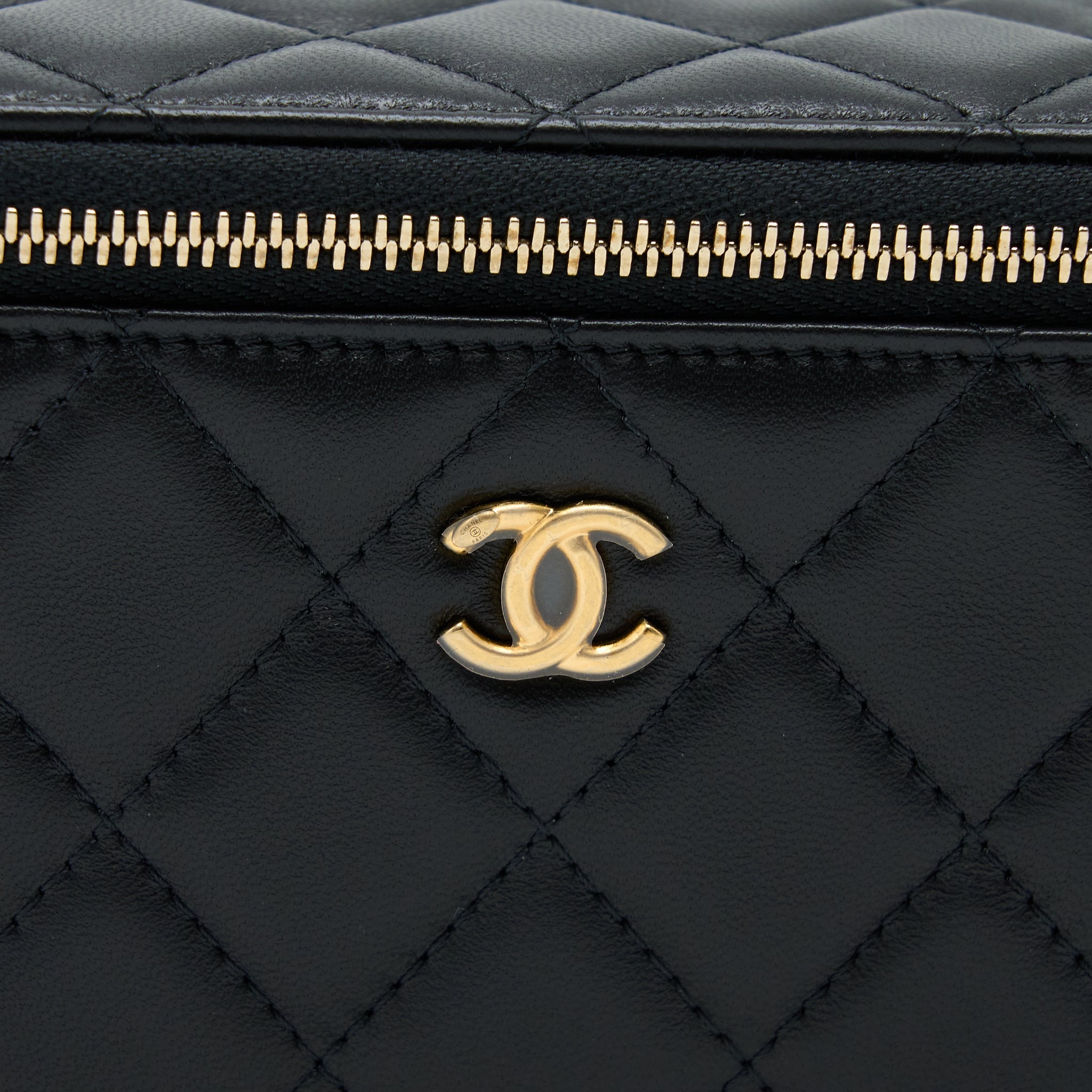CHANEL 22B PEARL CRUSH LONG VANITY WITH CHAIN LAMBSKIN BLACK GHW (MICROCHIP)