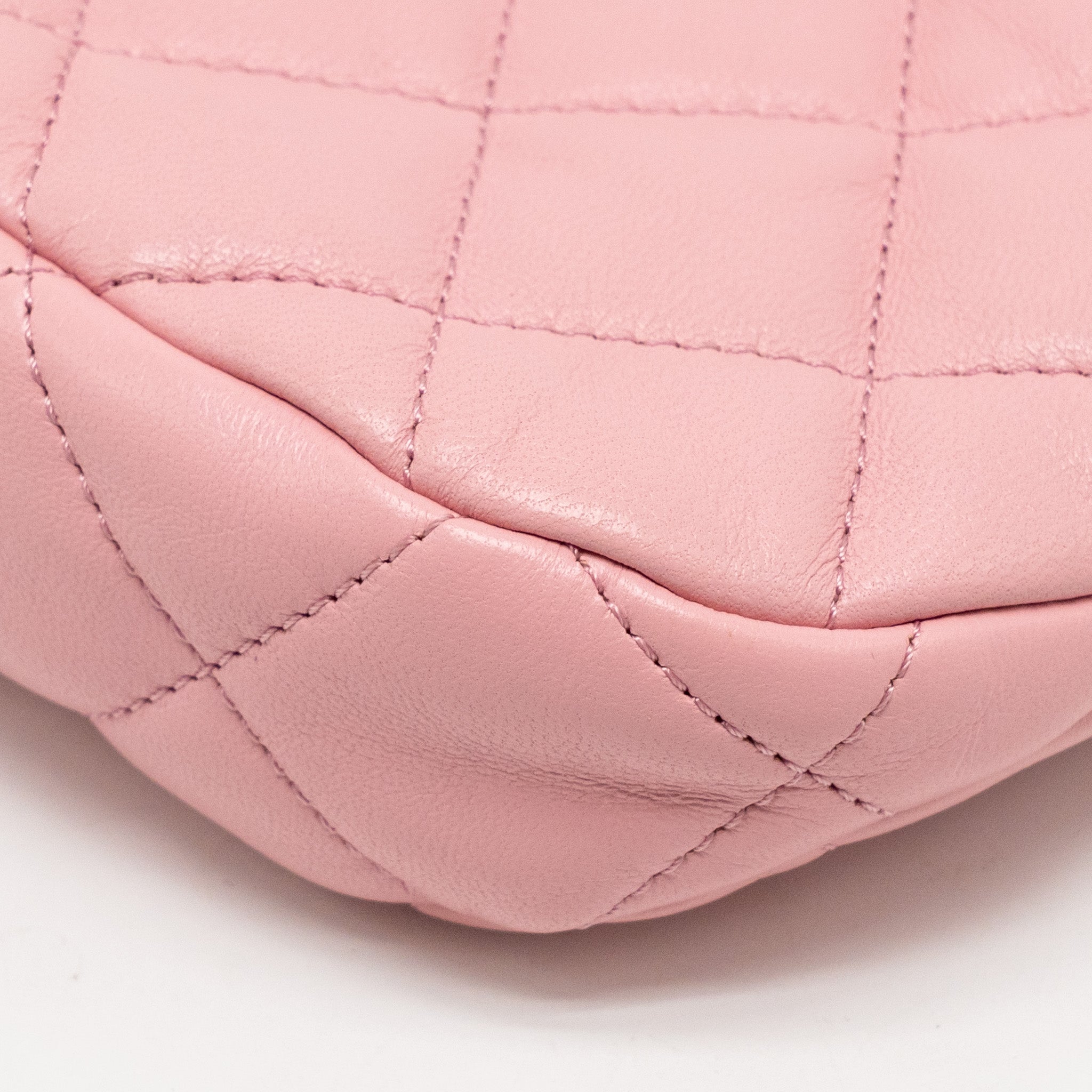 CHANEL 22K HOBO SHOULDER BAG WITH LOGO CHAIN LAMBSKIN PINK GHW (MICROCHIP)