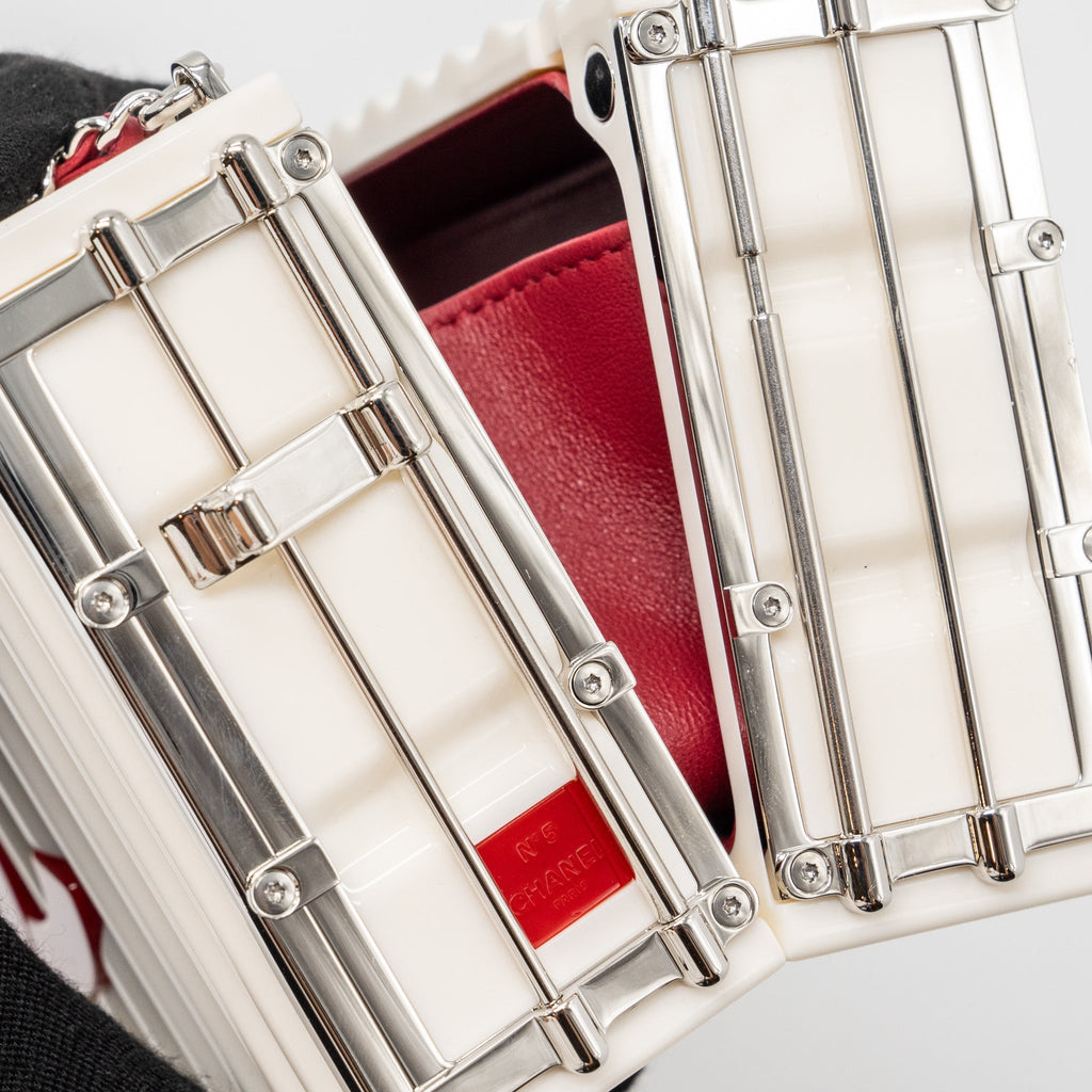 CHANEL PARIS-HAMBURG RUNWAY CONTAINER CLUTCH BAG WHITE / BLACK / RED SHW