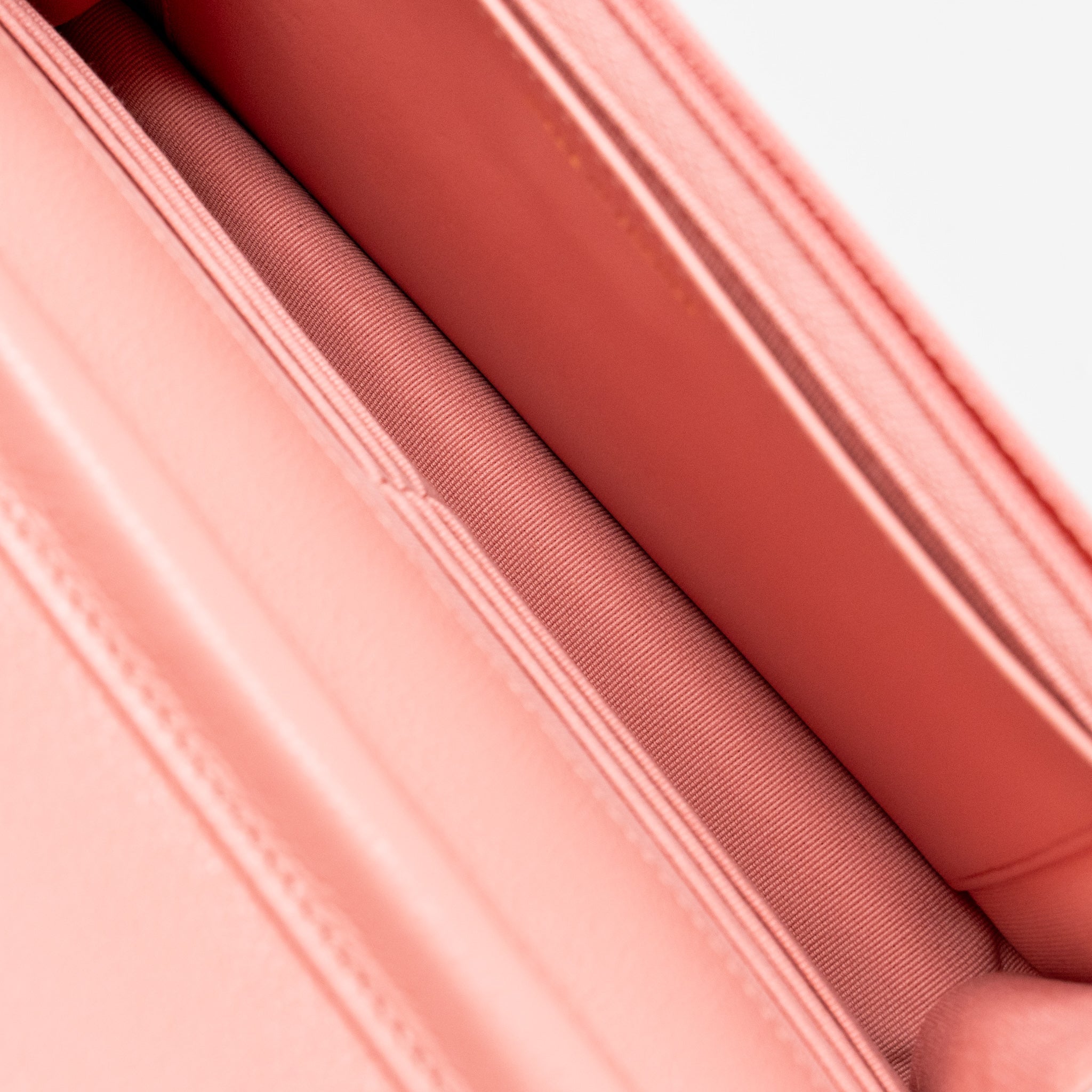 CHANEL CLASSIC WALLET ON CHAIN CAVIAR PINK LGHW (MICROCHIP)