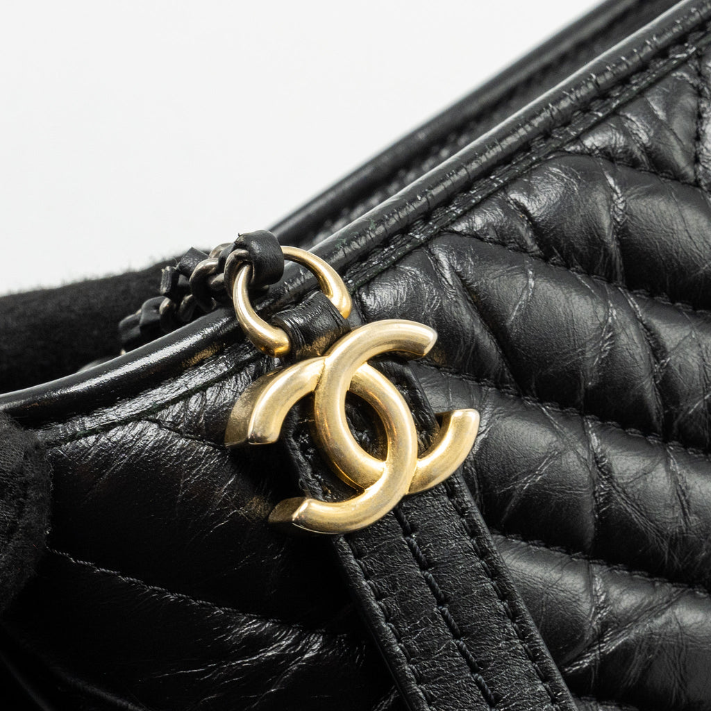 CHANEL SMALL CHEVRON GABRIELLE HOBO BAG CALFSKIN BLACK MULTICOLOUR HARDWARE