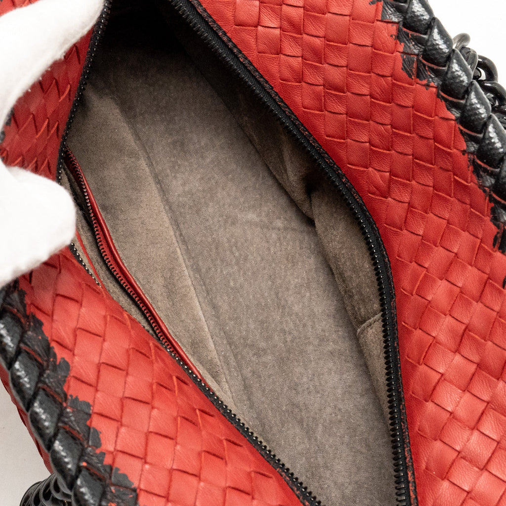 BOTTEGA VENETA INTRECCIATO CHAIN SHOULDER BAG LEATHER RED/BLACK WITH BLACK HARDWARE