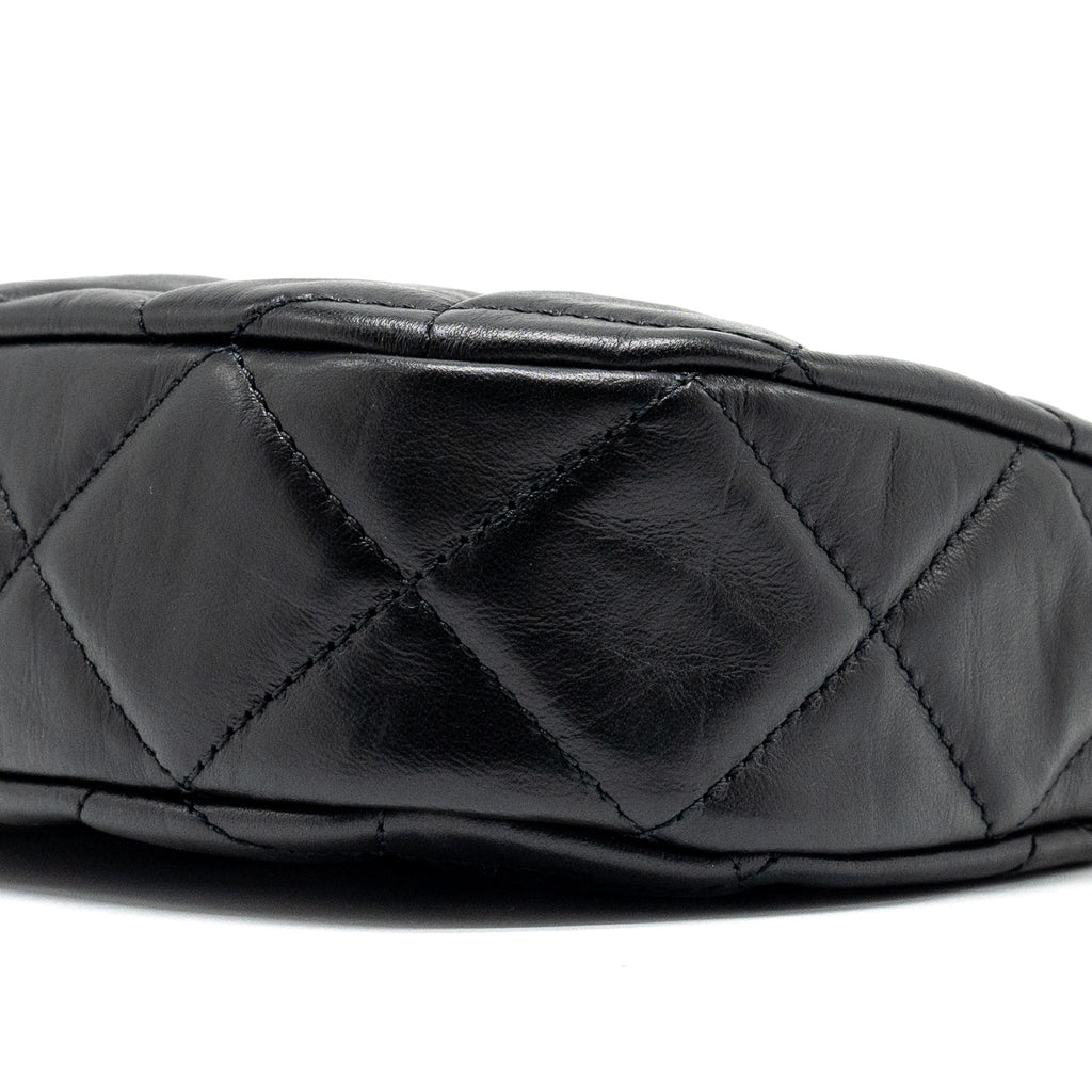CHANEL 23K 19 HOBO SHOULDER BAG CALFSKIN BLACK GHW (MICROCHIP)