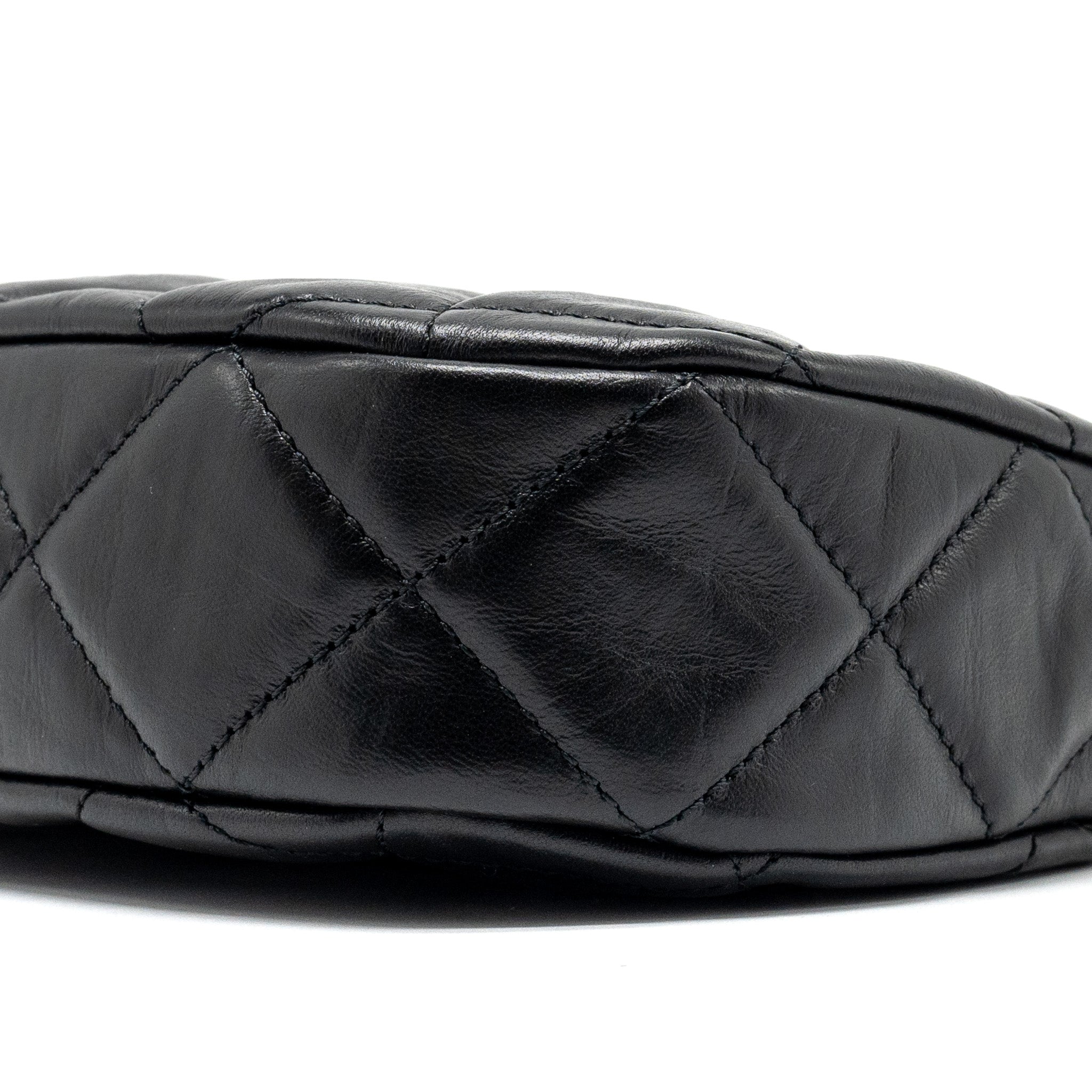 CHANEL 23K 19 HOBO SHOULDER BAG CALFSKIN BLACK GHW (MICROCHIP)