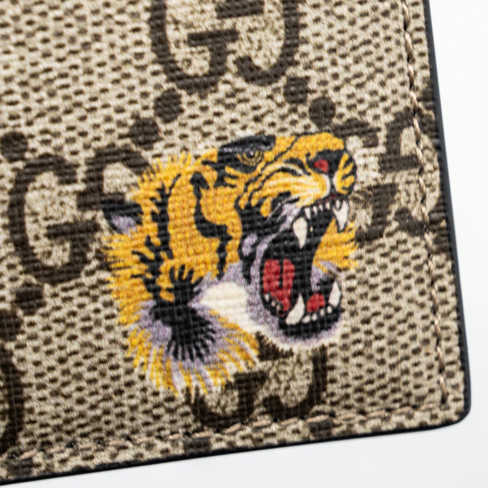 GUCCI TIGER PRINT GG SUPREME CARD HOLDER