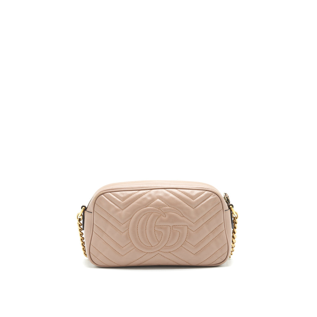 GUCCI GG MARMONT SMALL MATELASSE SHOULDER BAG IN BEIGE