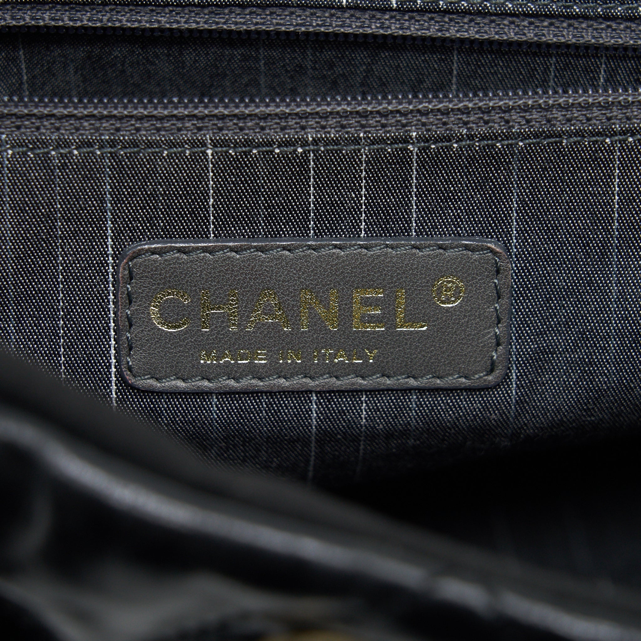 CHANEL CALFSKIN TOTE BAG WITH CHAIN BLACK AND RED GHW