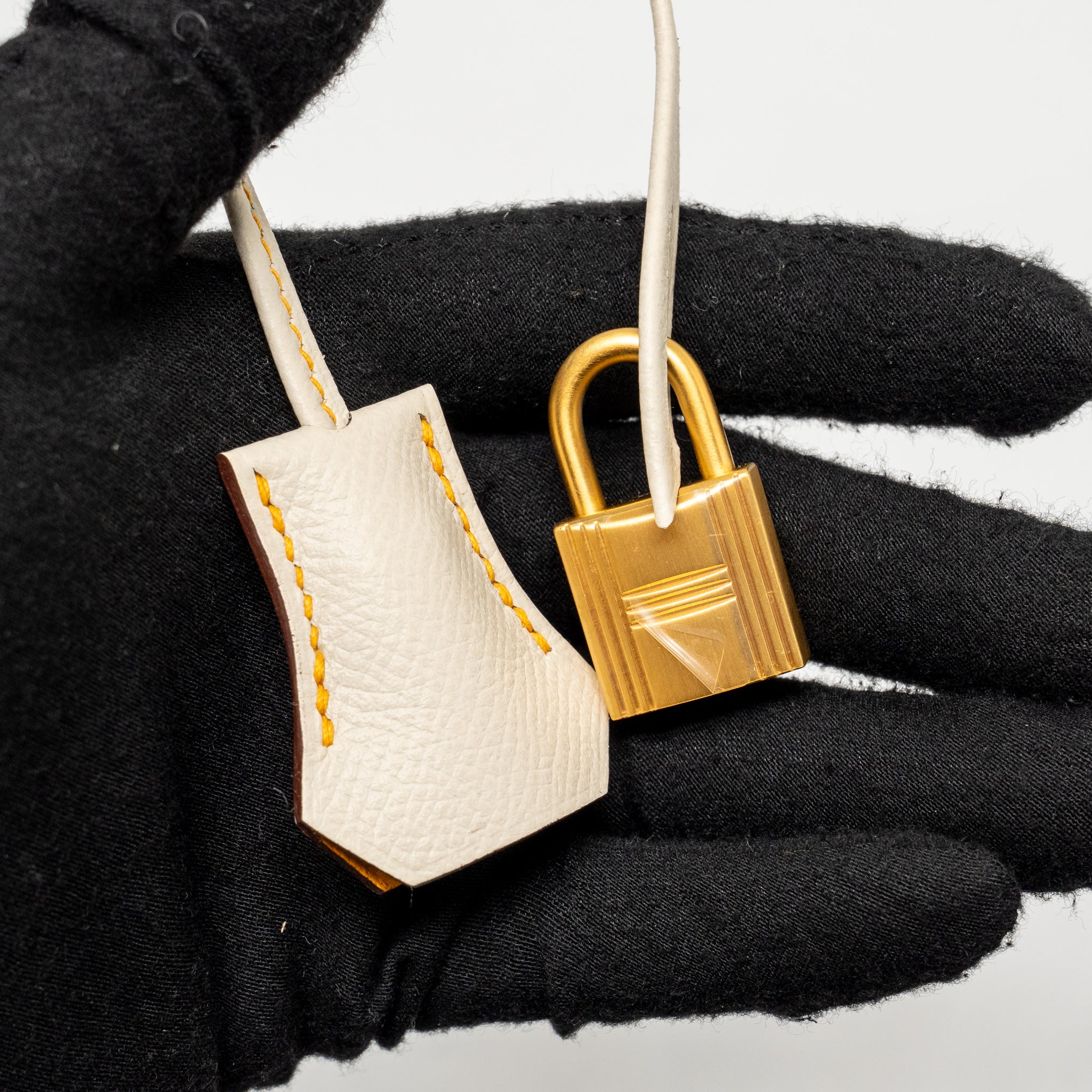 HERMES KELLY 28 SPECIAL ORDER EPSOM JAUNE D’OR/CRAIE BRUSHED GHW