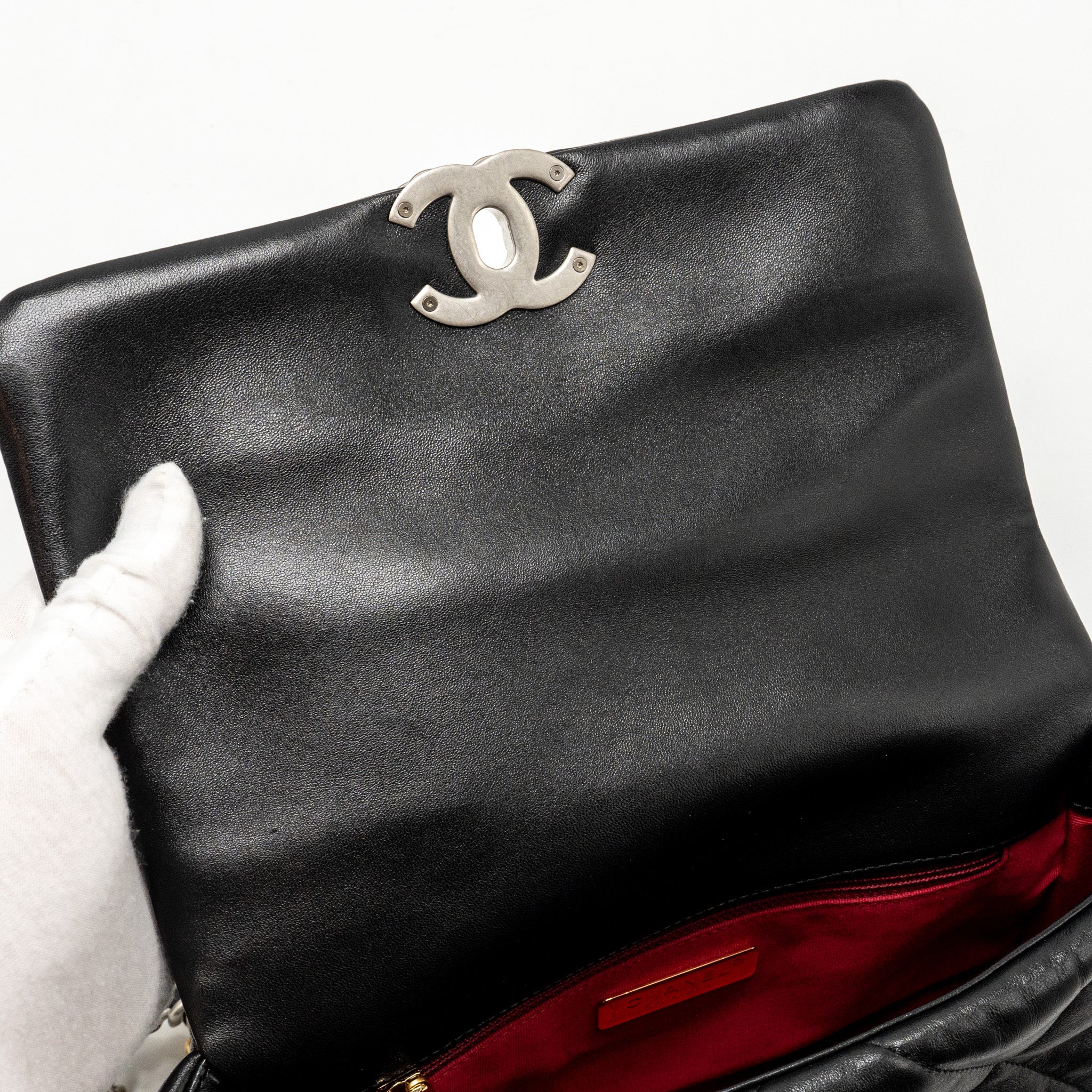 CHANEL SMALL 19 BAG LAMBSKIN BLACK MULTICOLOUR HARDWARE (MICROCHIP)
