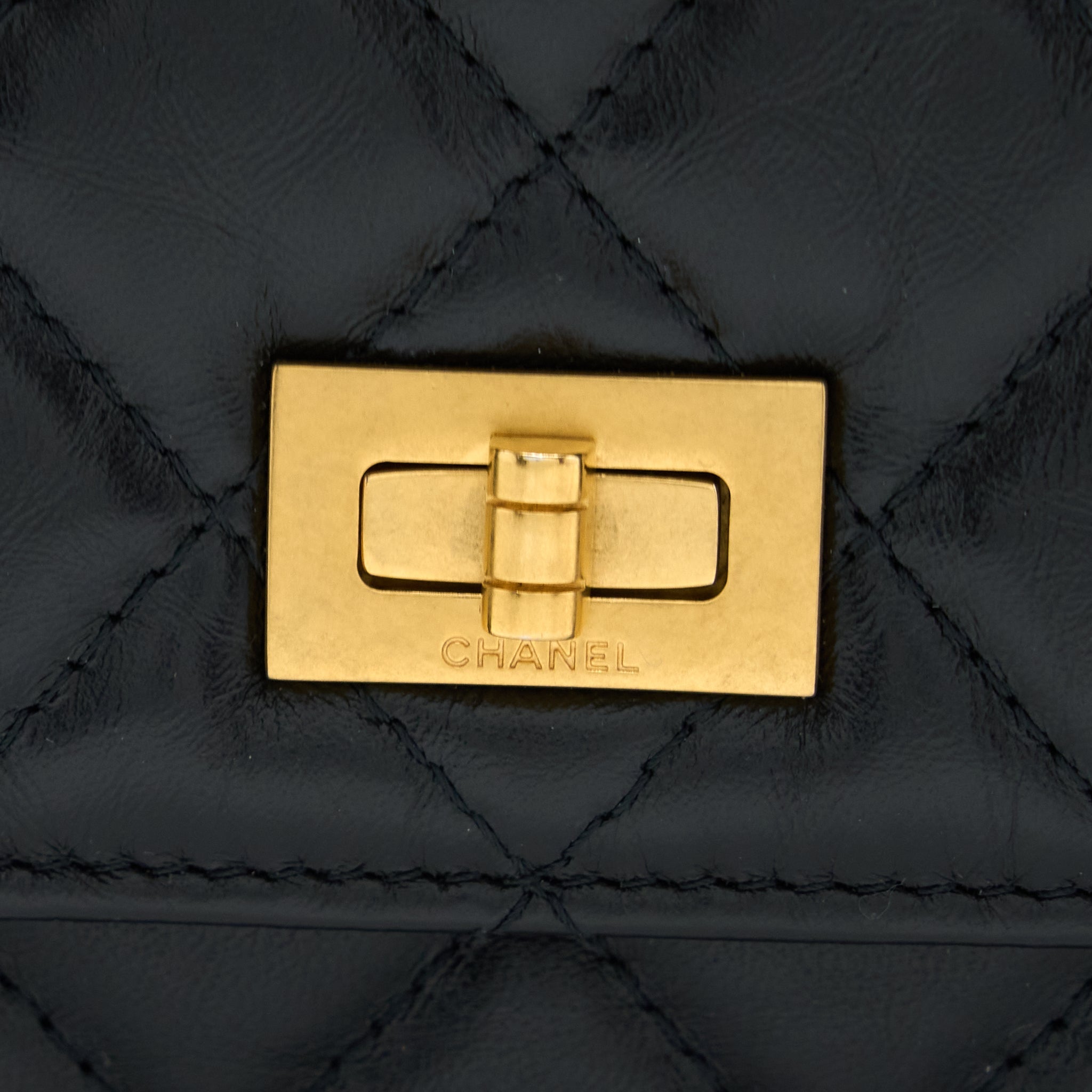 CHANEL 2.55 REISSUE WALLET ON CHAIN AGED CALFSKIN BLACK GHW(MICROCHIP)