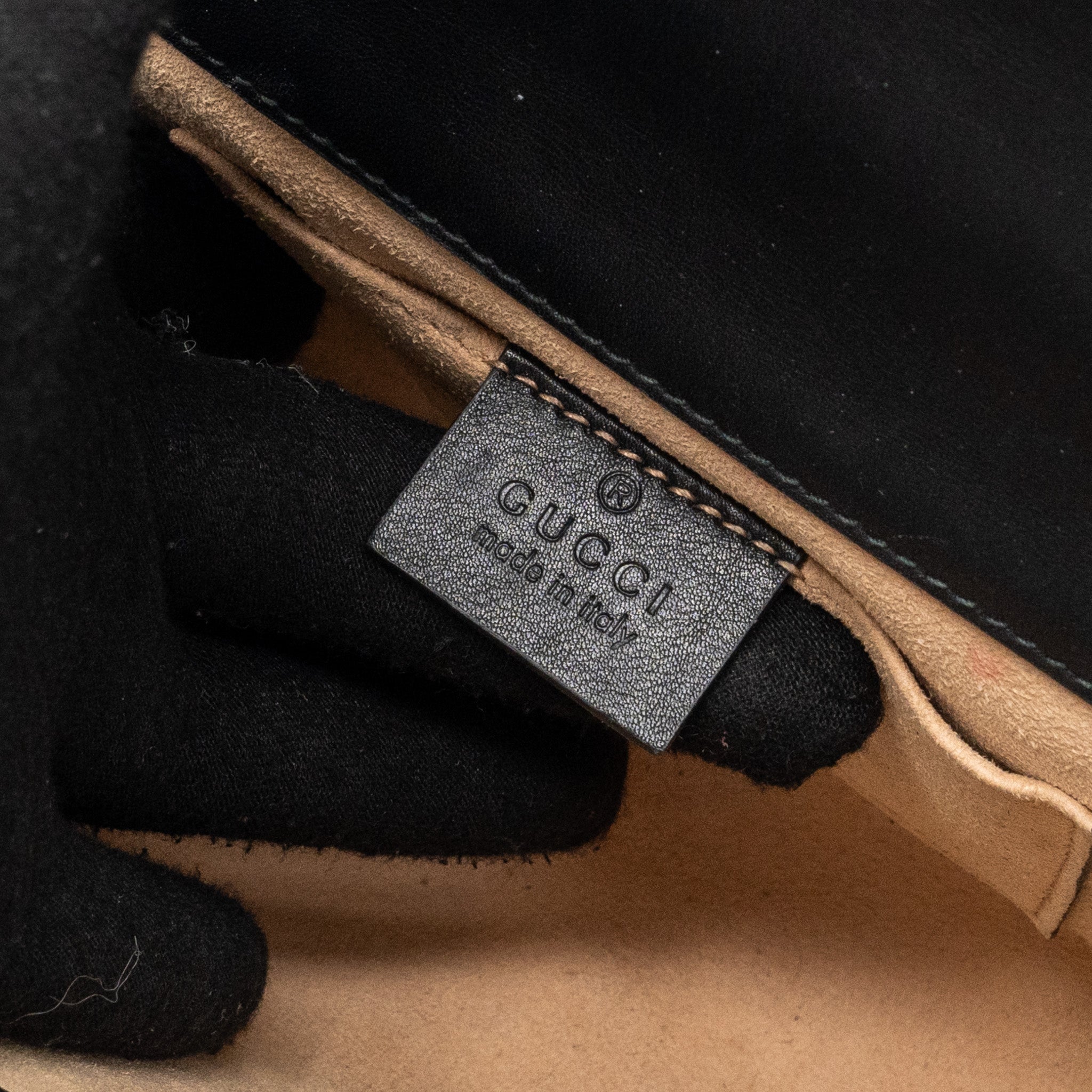 GUCCI SMALL PADLOCK CHAIN BAG GG SUPREME CANVAS WITH BEE PRINT BEIGE / BLACK GHW
