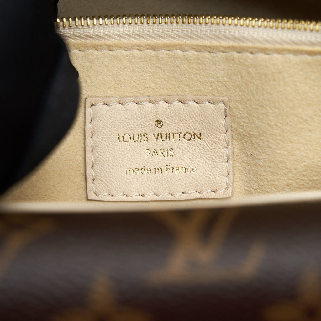 LOUIS VUITTON DOUBLE V BAG CREME