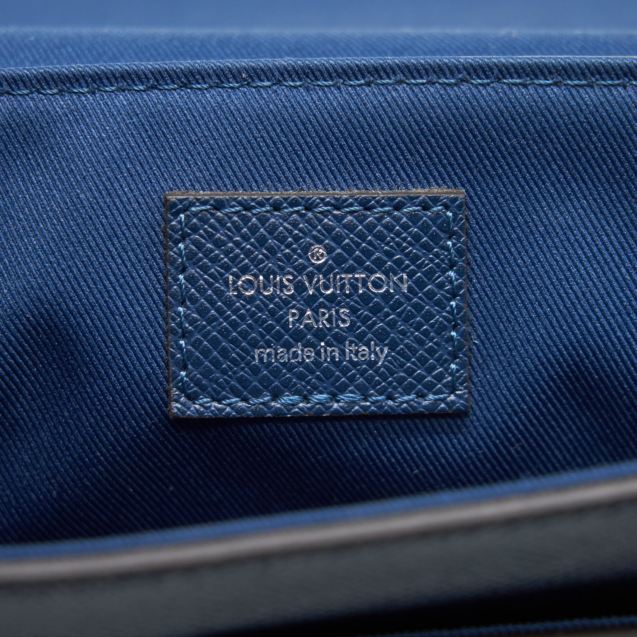 LOUIS VUITTON ROMAN PM NM TAIGA OCEAN