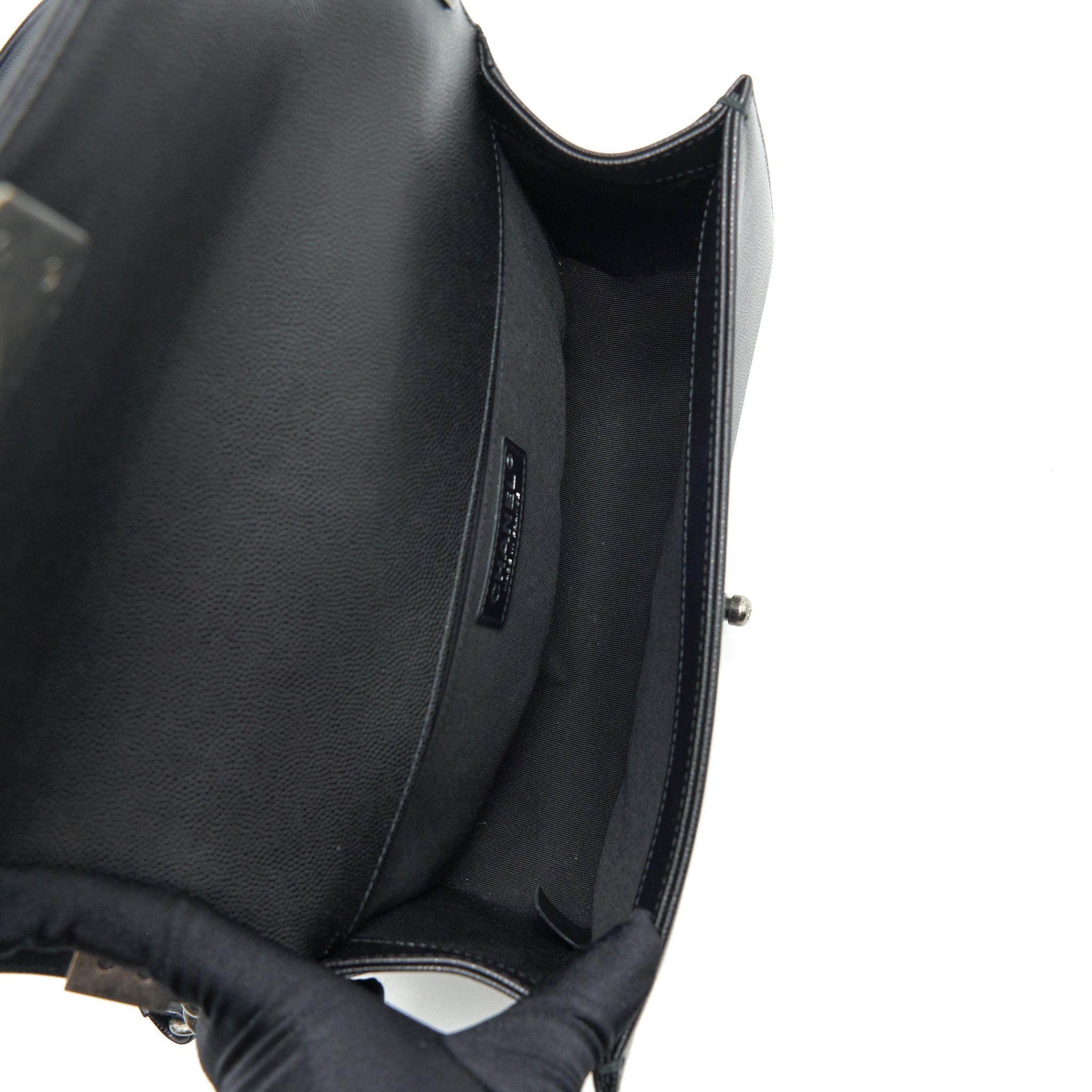 CHANEL LEBOY / BOY BAG MEDIUM CAVIAR BLACK RUTHENIUM SLIVER HARDWARE