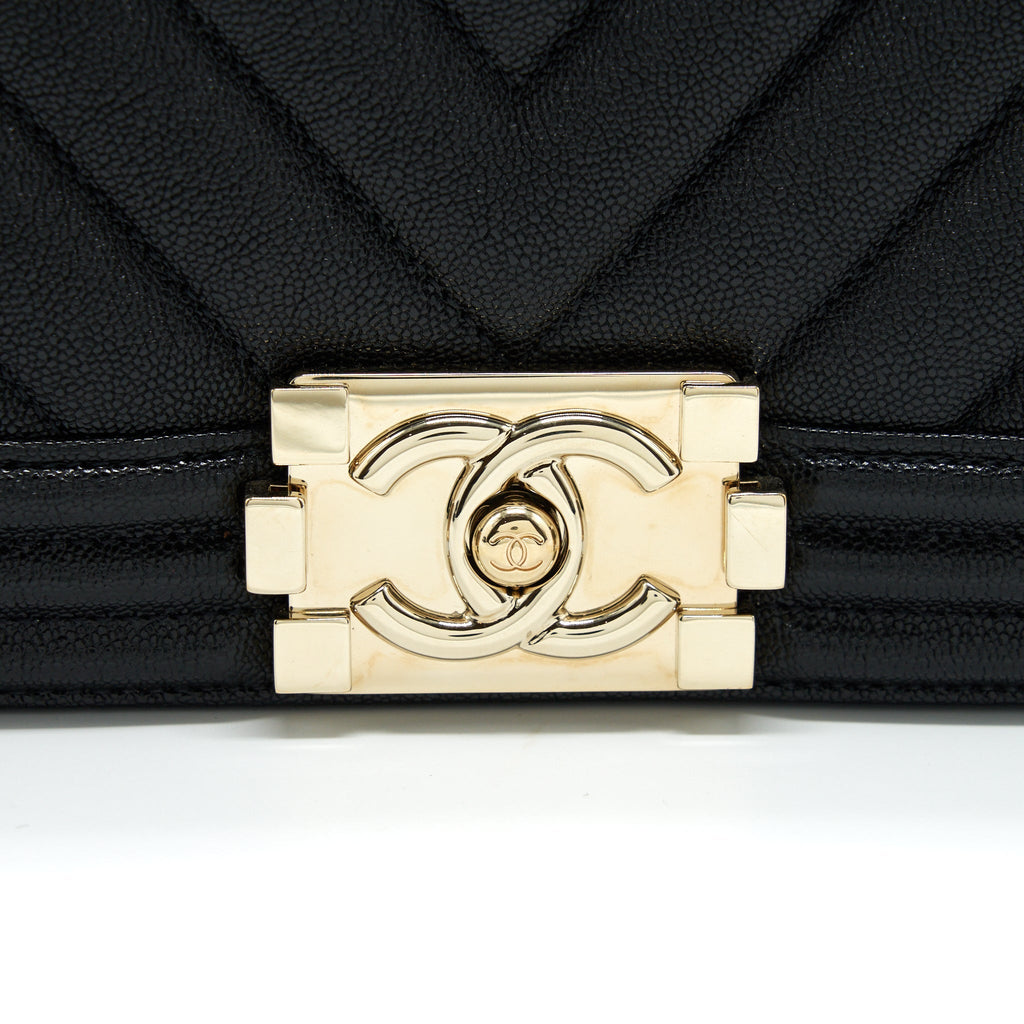 CHANEL MEDIUM BOY CHEVRON CAVIAR BLACK LGHW