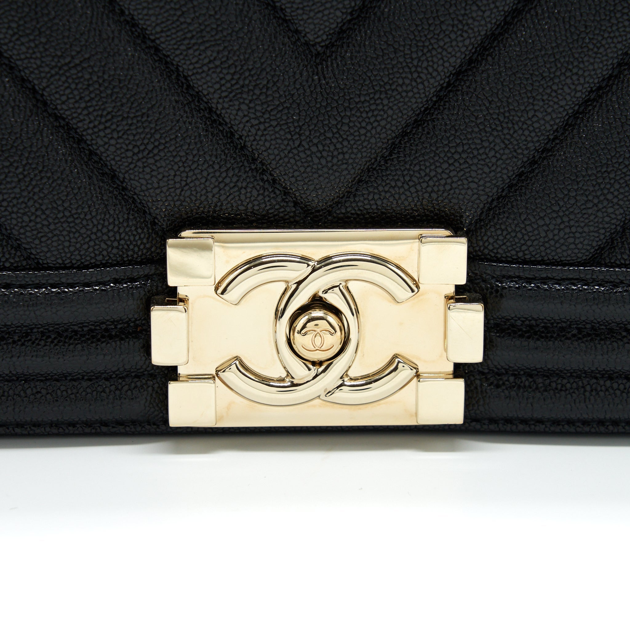CHANEL MEDIUM BOY CHEVRON CAVIAR BLACK LGHW