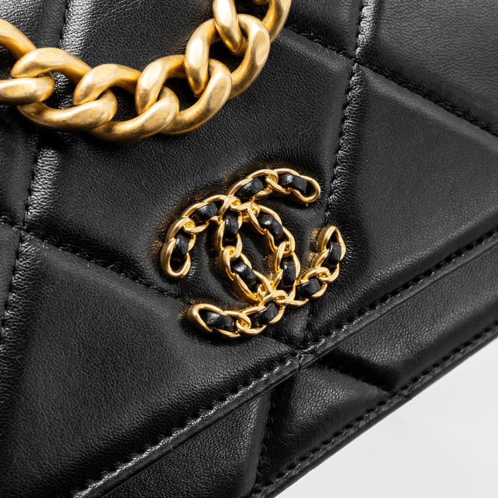 CHANEL 19 WALLET ON CHAIN LAMBSKIN BLACK MULTICOLOUR HARDWARE