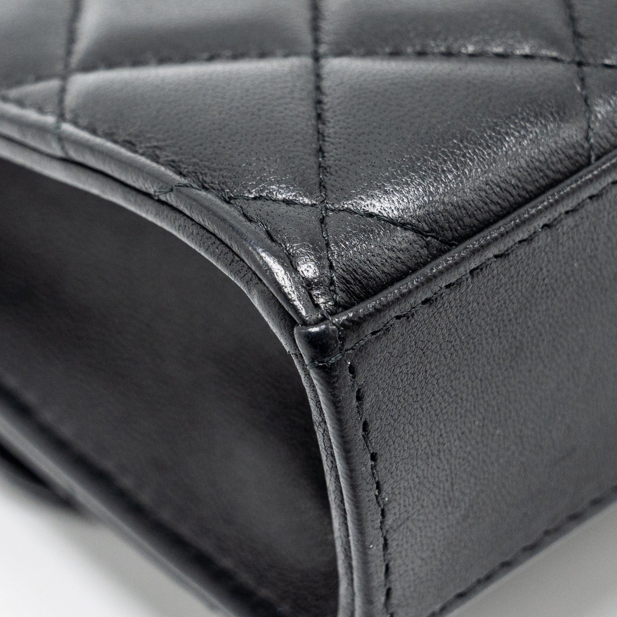 CHANEL 22B TOP HANDLE MINI FLAP CLUTCH LAMBSKIN BLACK GHW (MICROCHIP)