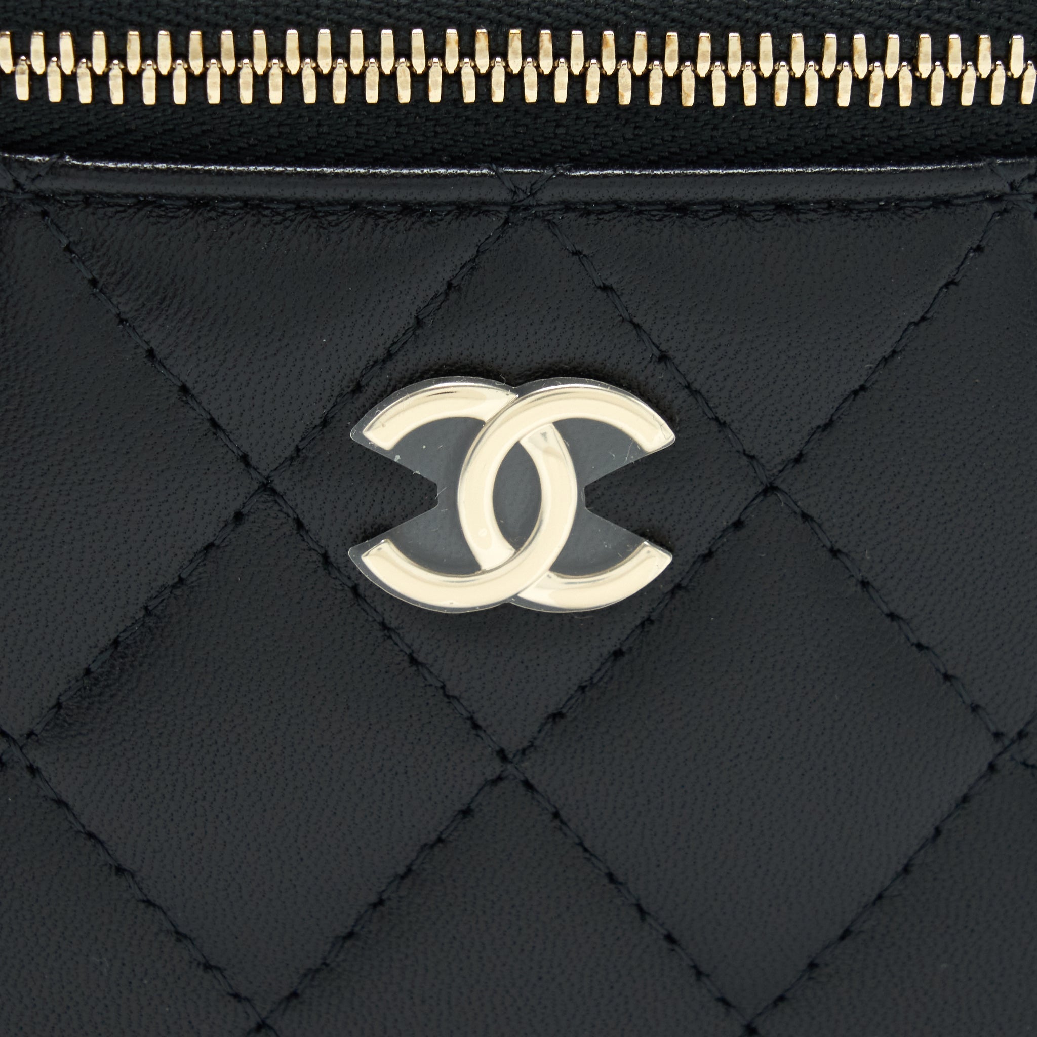 CHANEL 22P TOP HANDLE MINI VANITY WITH CHAIN AND MIRROR LAMBSKIN BLACK LGHW