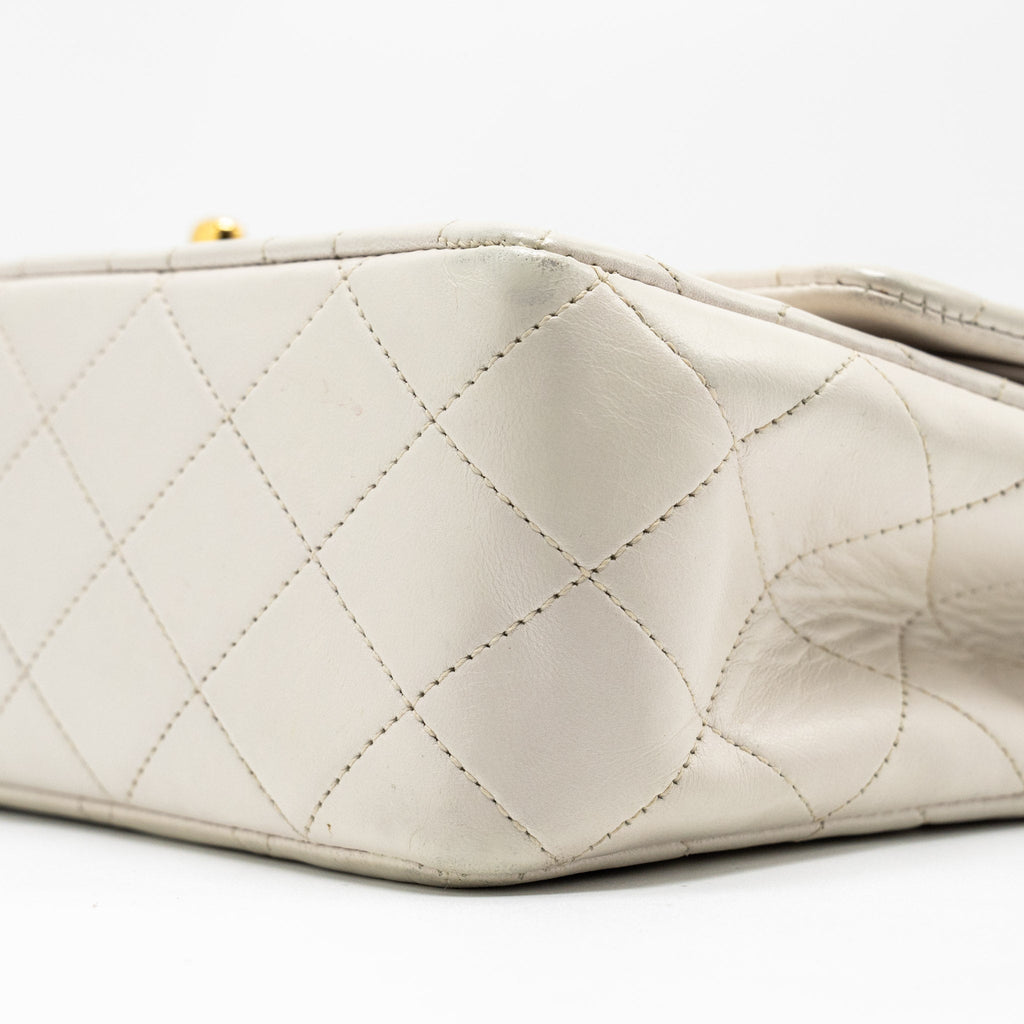CHANEL VINTAGE MEDIUM CLASSIC DOUBLE FLAP BAG LAMBSKIN WHITE GHW
